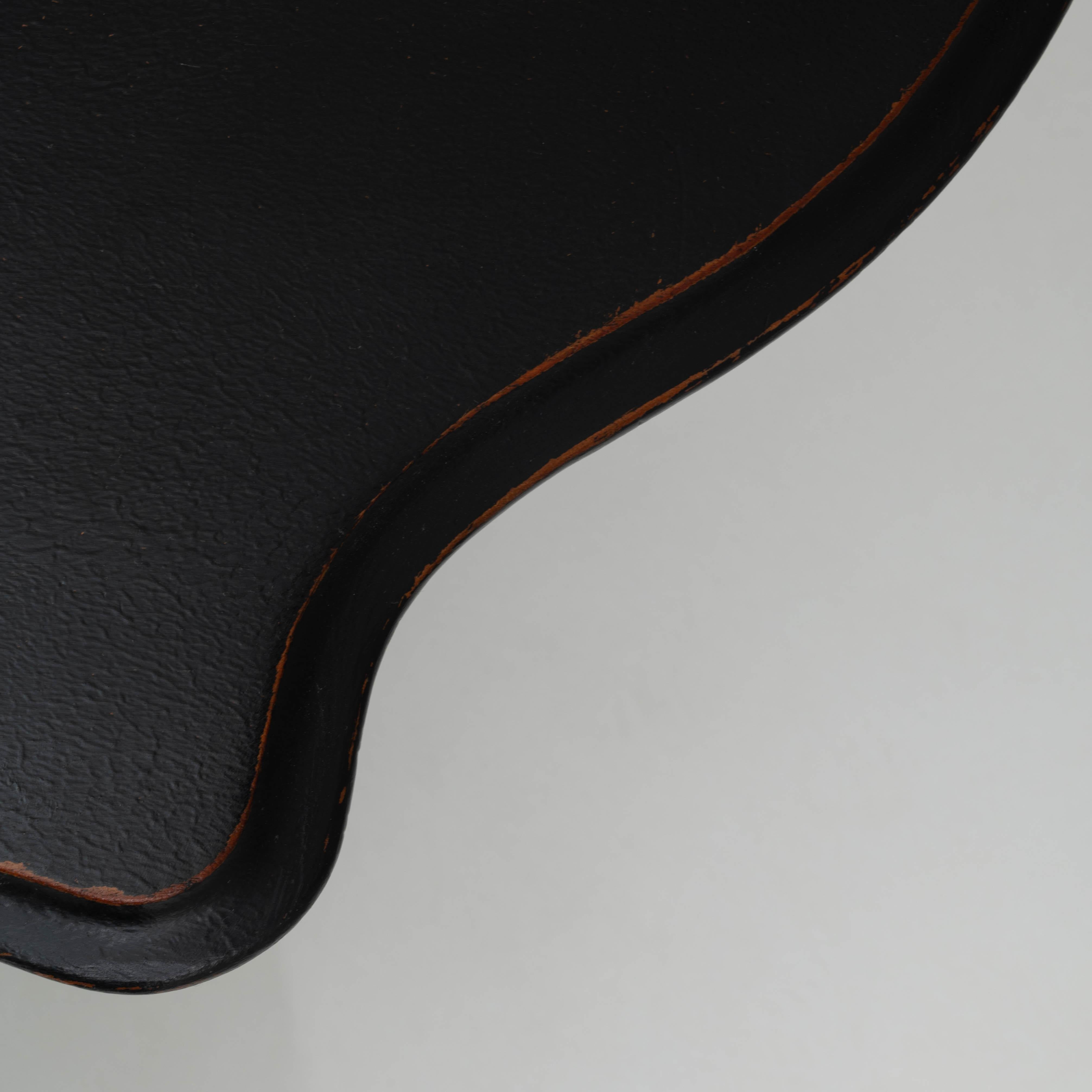 Table d'appoint en bois patiné noir du 19e siècle, France en vente 4