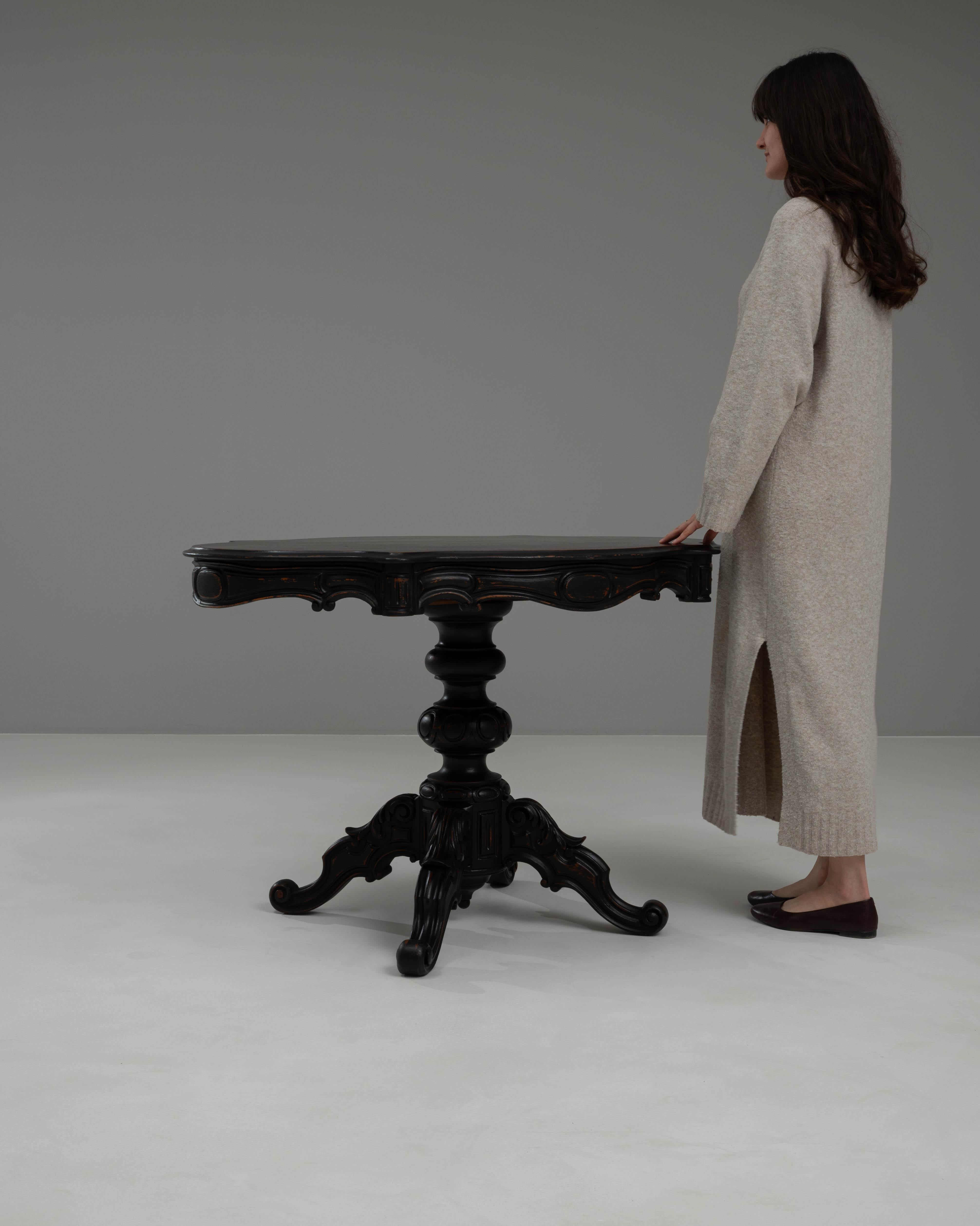 Table d'appoint en bois patiné noir du 19e siècle, France Bon état - En vente à High Point, NC