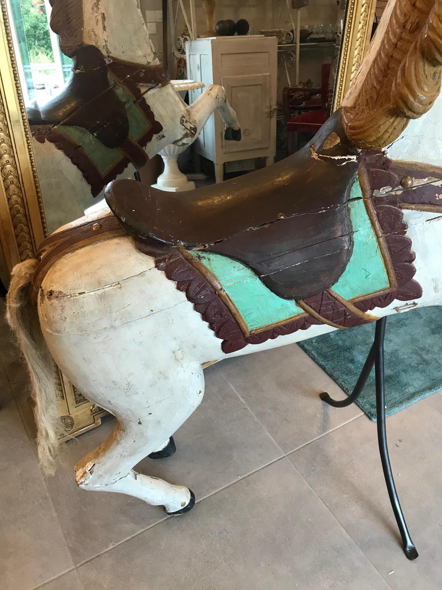Peint à la main Cheval de manège en bois français du 19ème siècle, années 1850