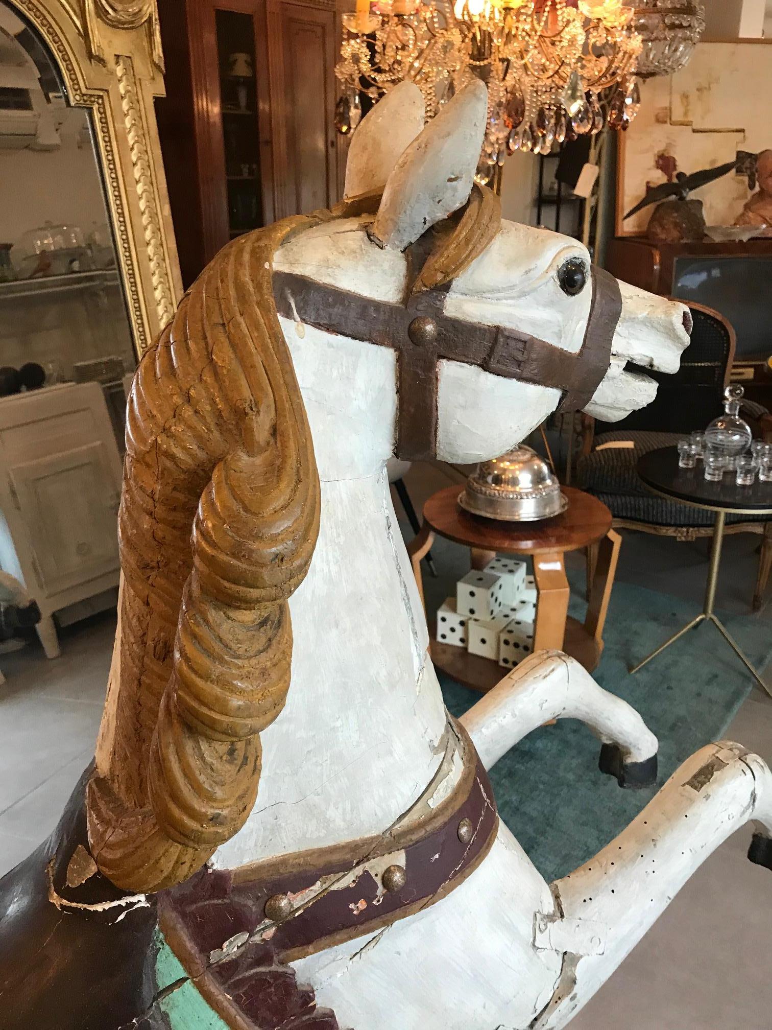 XIXe siècle Cheval de manège en bois français du 19ème siècle, années 1850