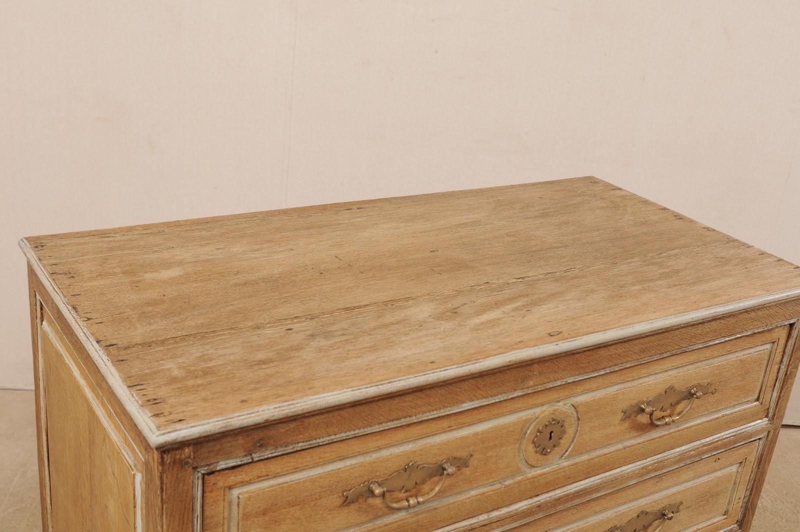 19th Century French Wood Chest of Drawers with Wonderfully Scalloped Skirt (Geschnitzt)