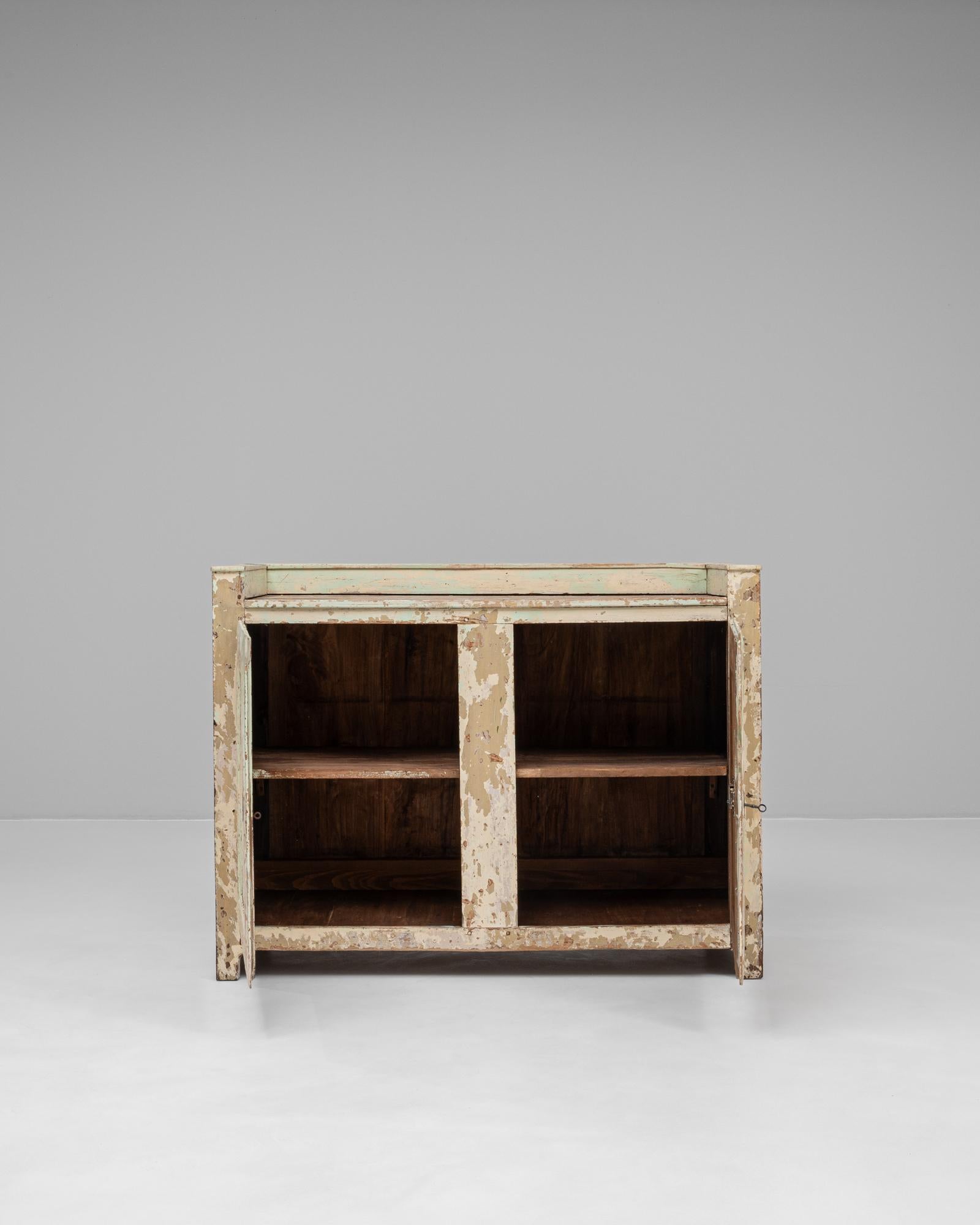 Francese 19th Century French Wood Patinated Buffet in vendita