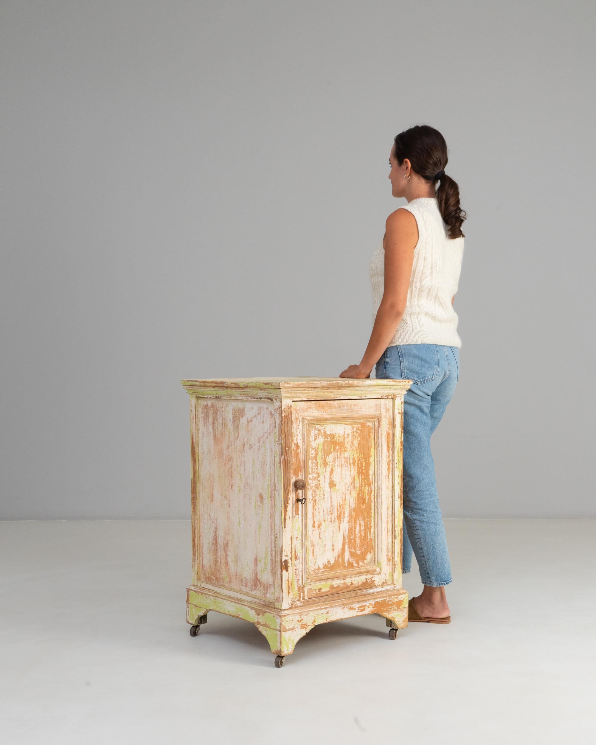 19th Century French Wood Patinated Cabinet With Wheels in vendita 4