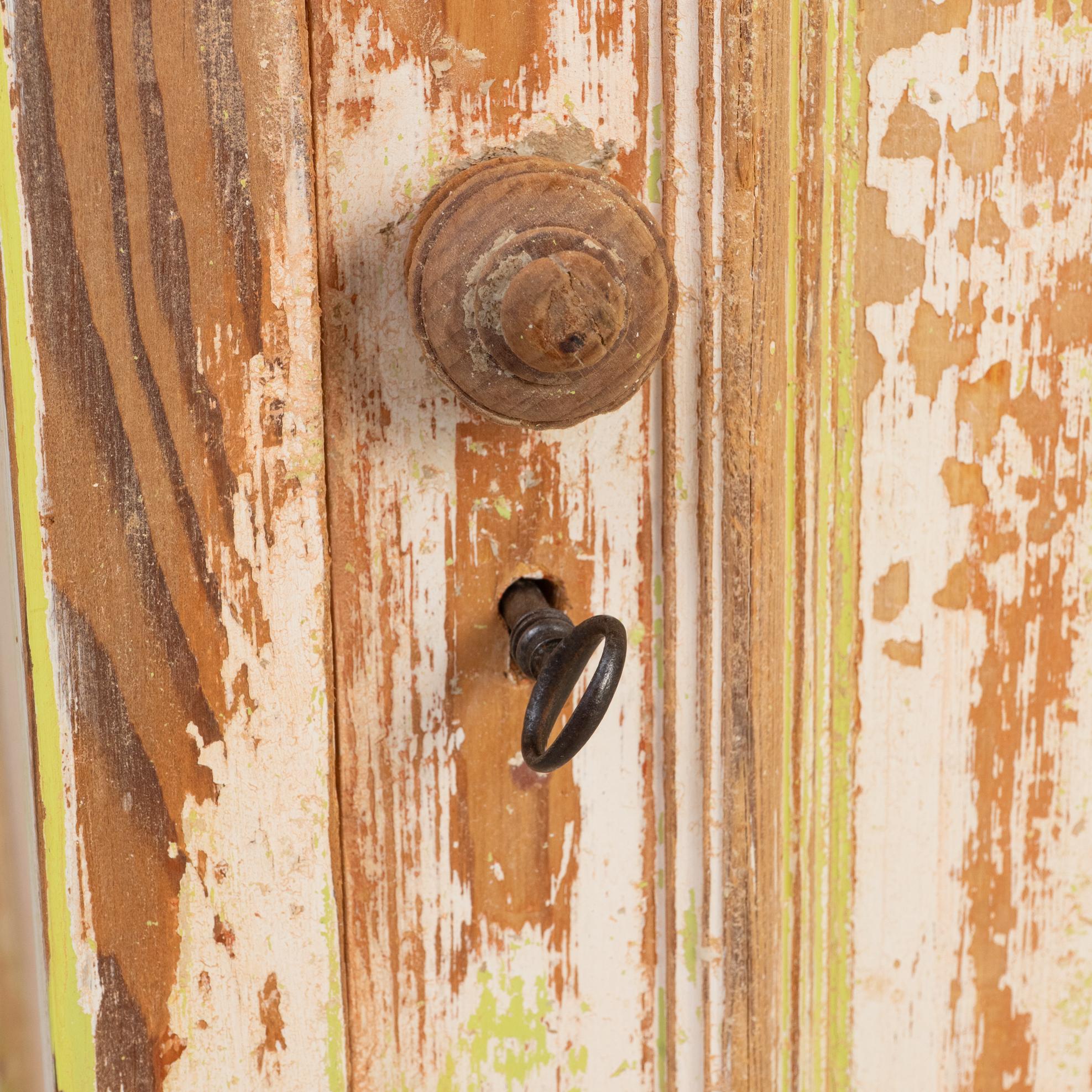 19th Century French Wood Patinated Cabinet With Wheels in vendita 6