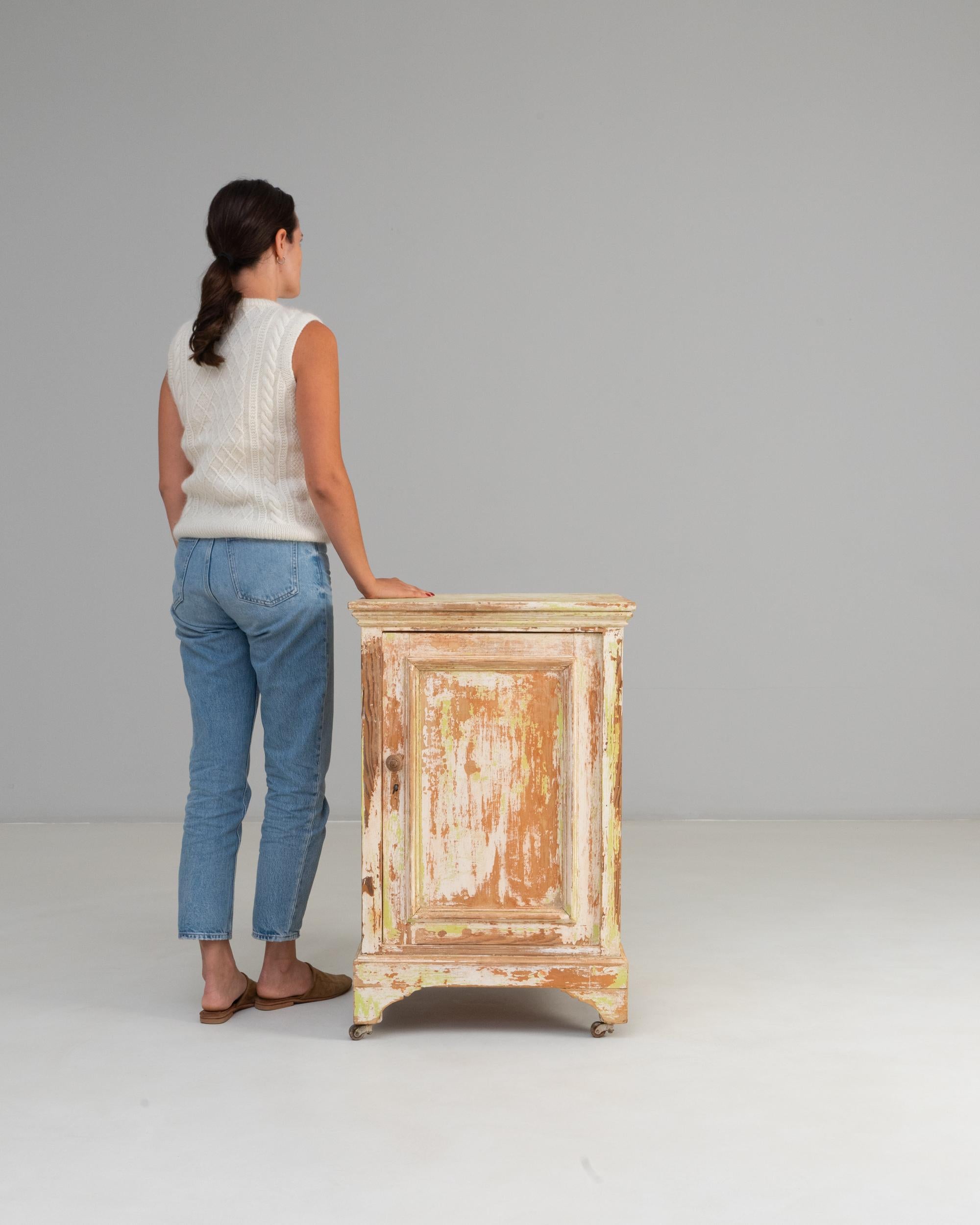 19th Century French Wood Patinated Cabinet With Wheels In condizioni buone in vendita a High Point, NC