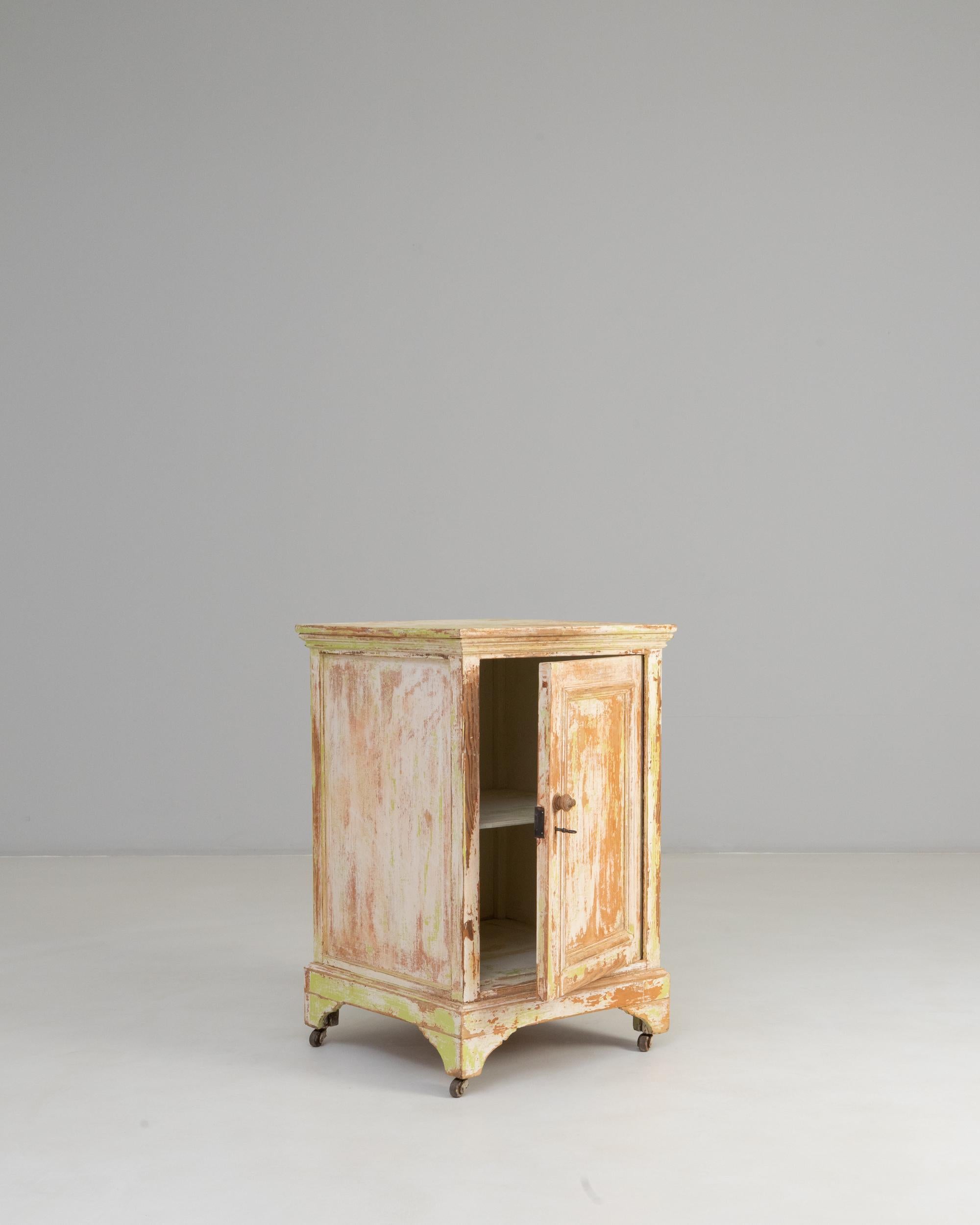 19th Century French Wood Patinated Cabinet With Wheels in vendita 2