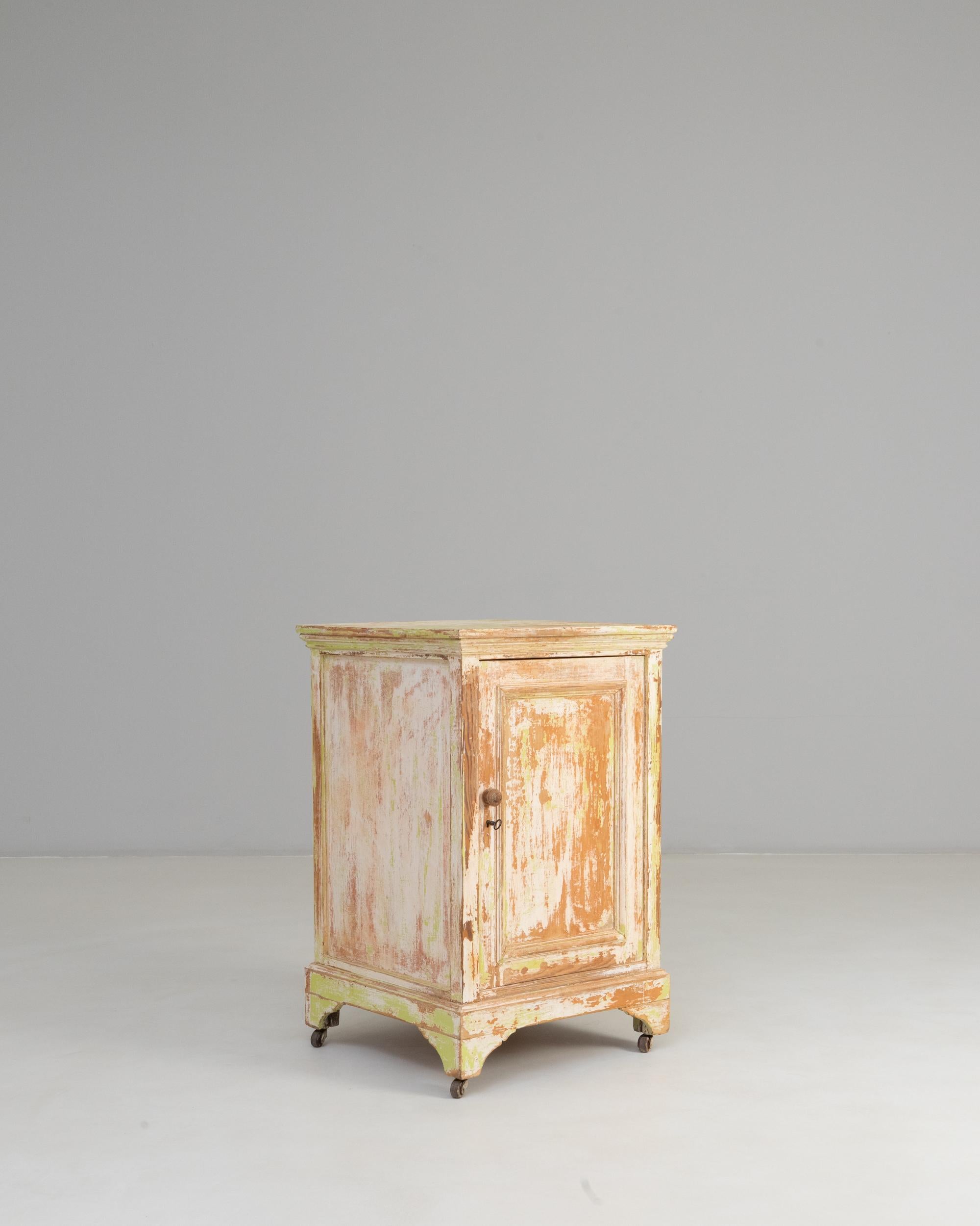 19th Century French Wood Patinated Cabinet With Wheels in vendita 3