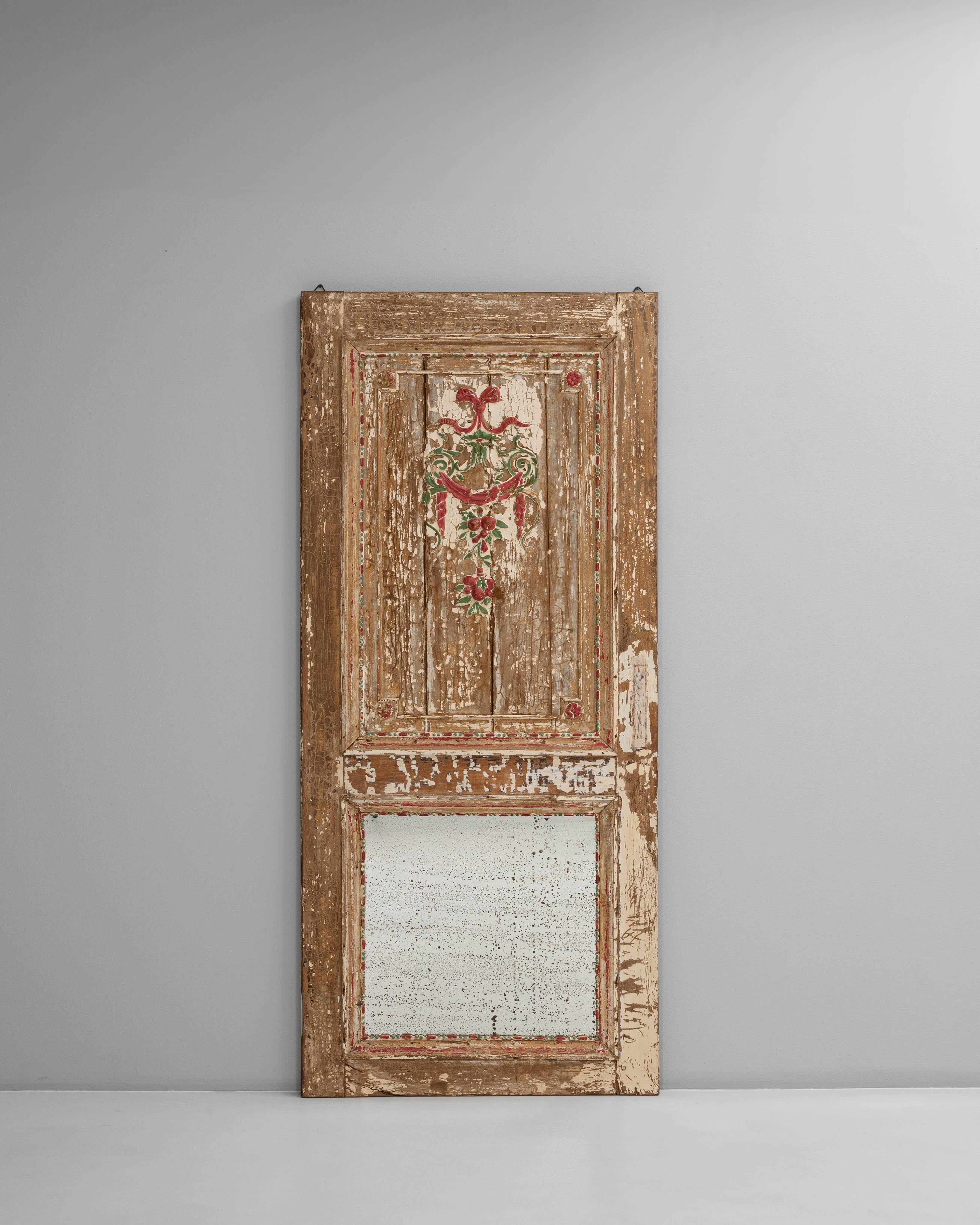 Porta in legno patinato francese del XIX secolo con specchio In condizioni buone in vendita a High Point, NC