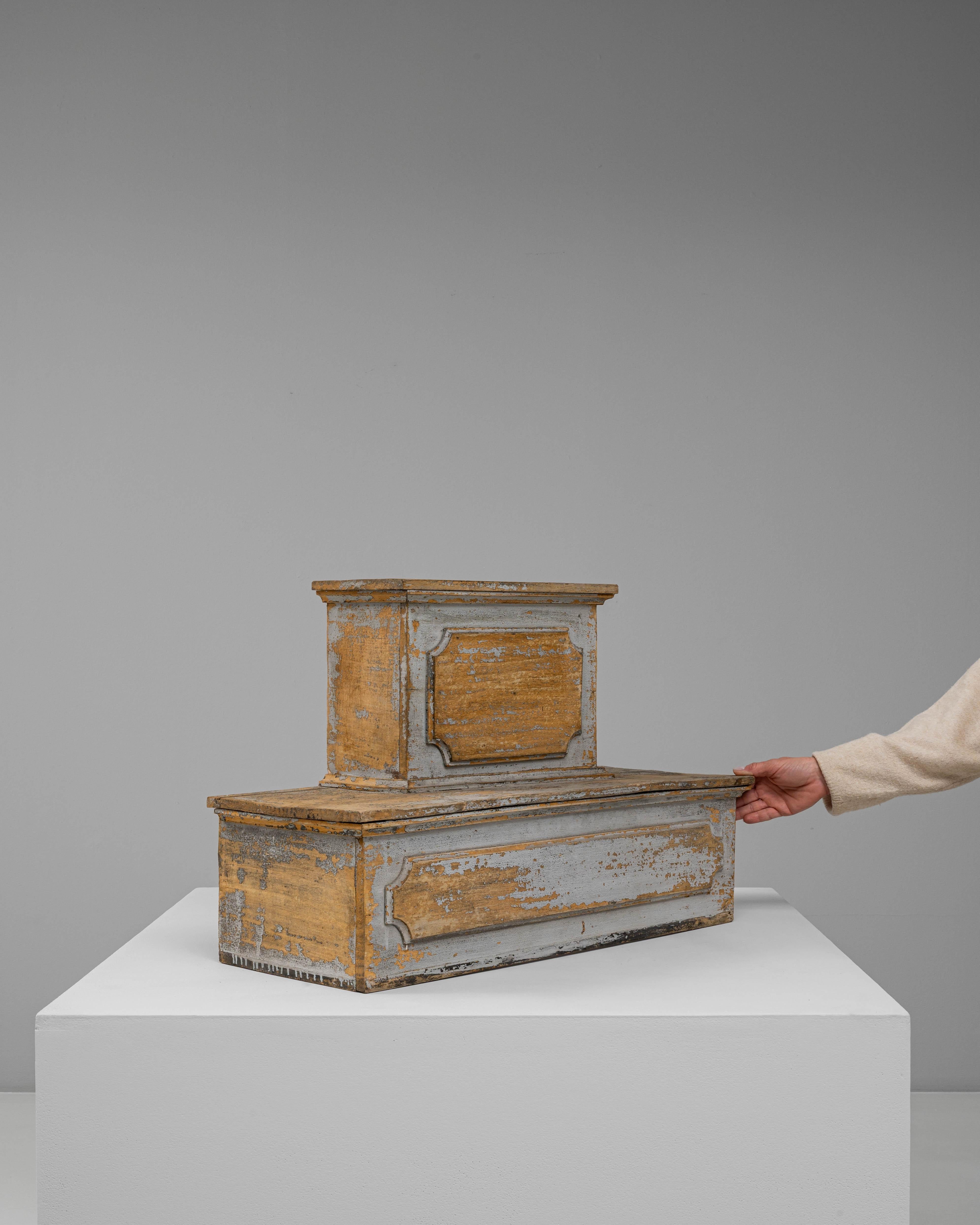 Piédestal français du 19ème siècle en bois patiné Bon état - En vente à High Point, NC