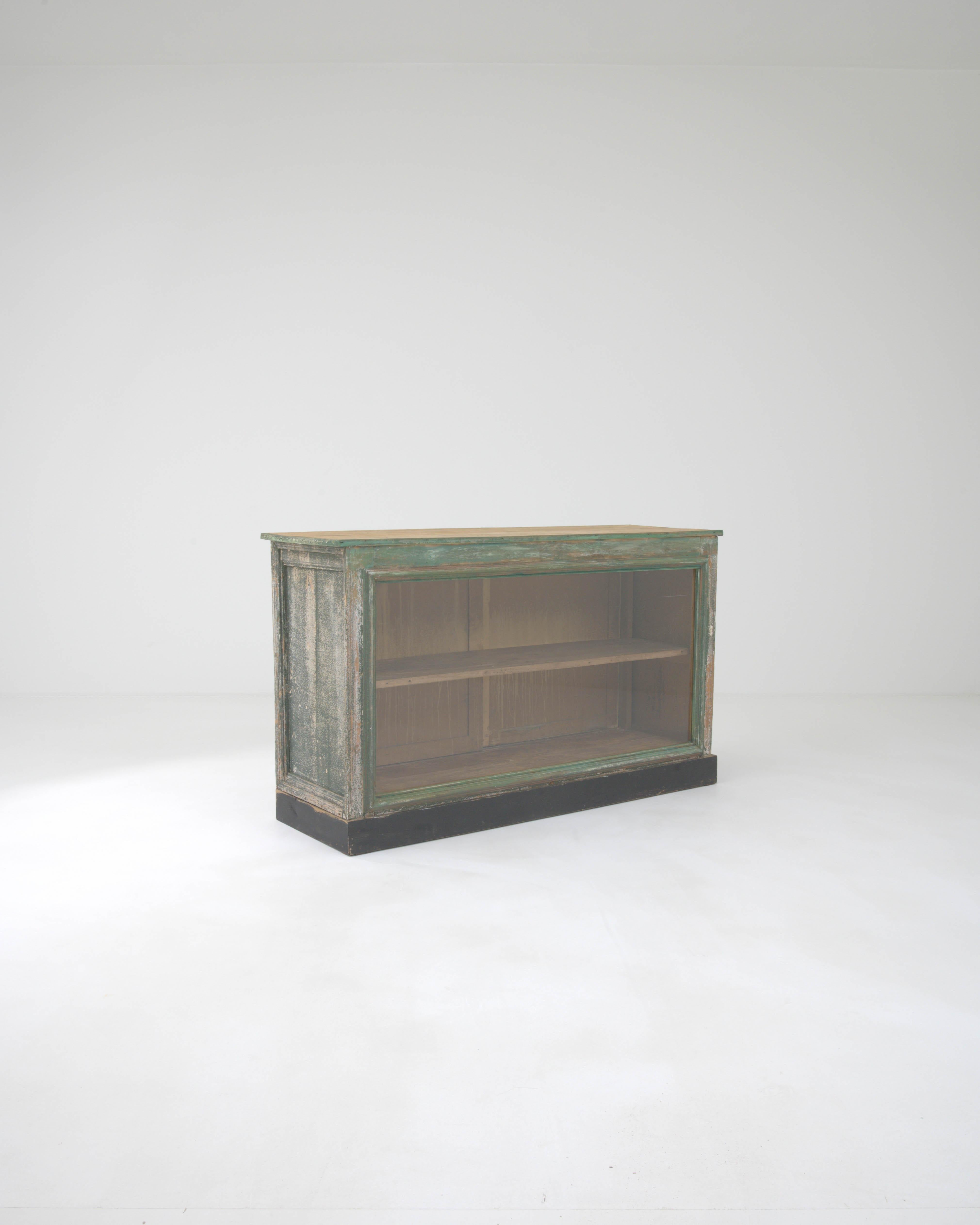 19th Century French Wood Patinated Shop Counter For Sale 2