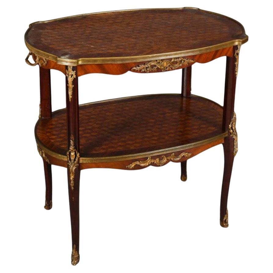 Table d'appoint française du 19ème siècle en placage de bois avec marqueterie de style Louis XV