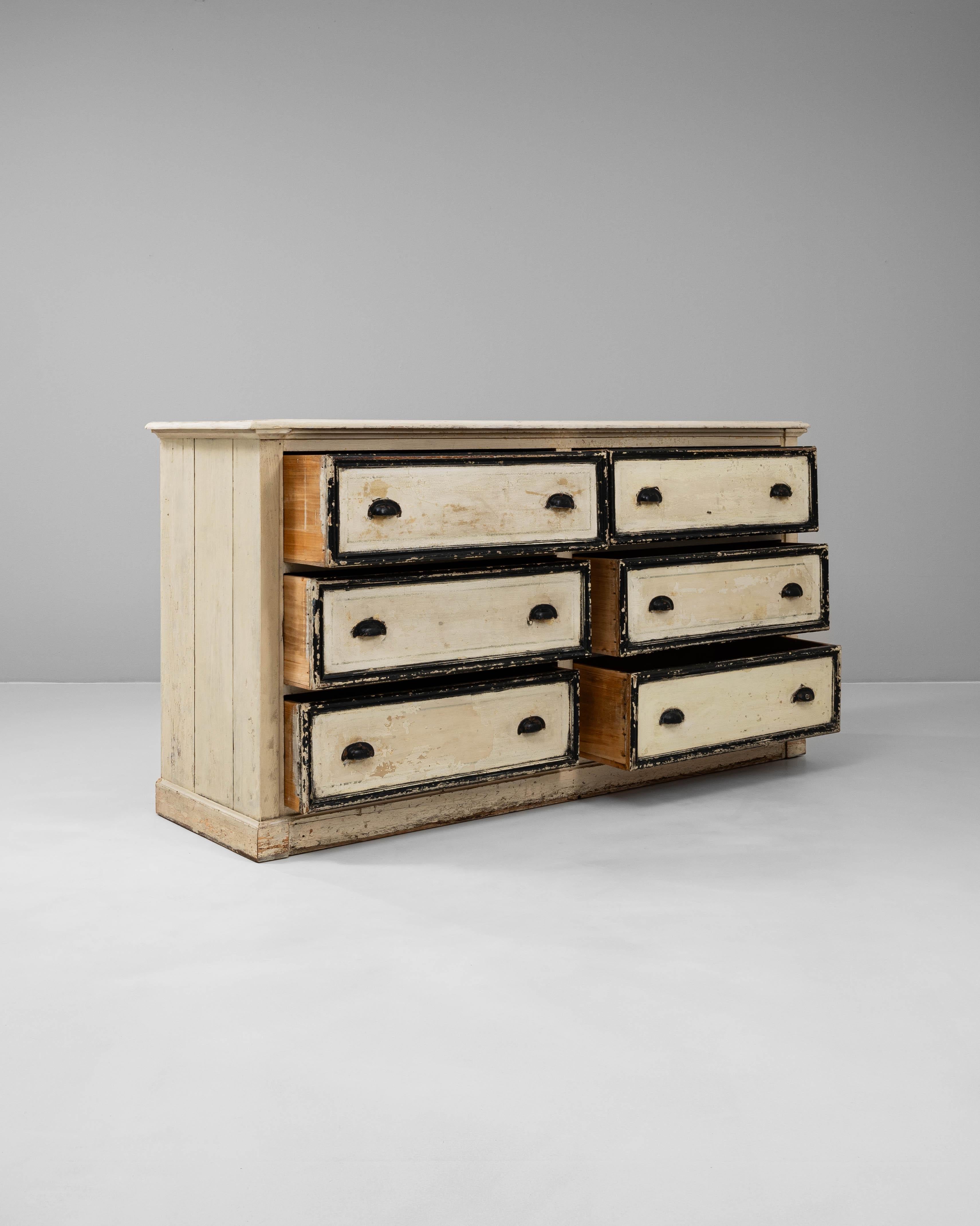Legno Cassettiera francese del XIX secolo in Wood White Patinated in vendita