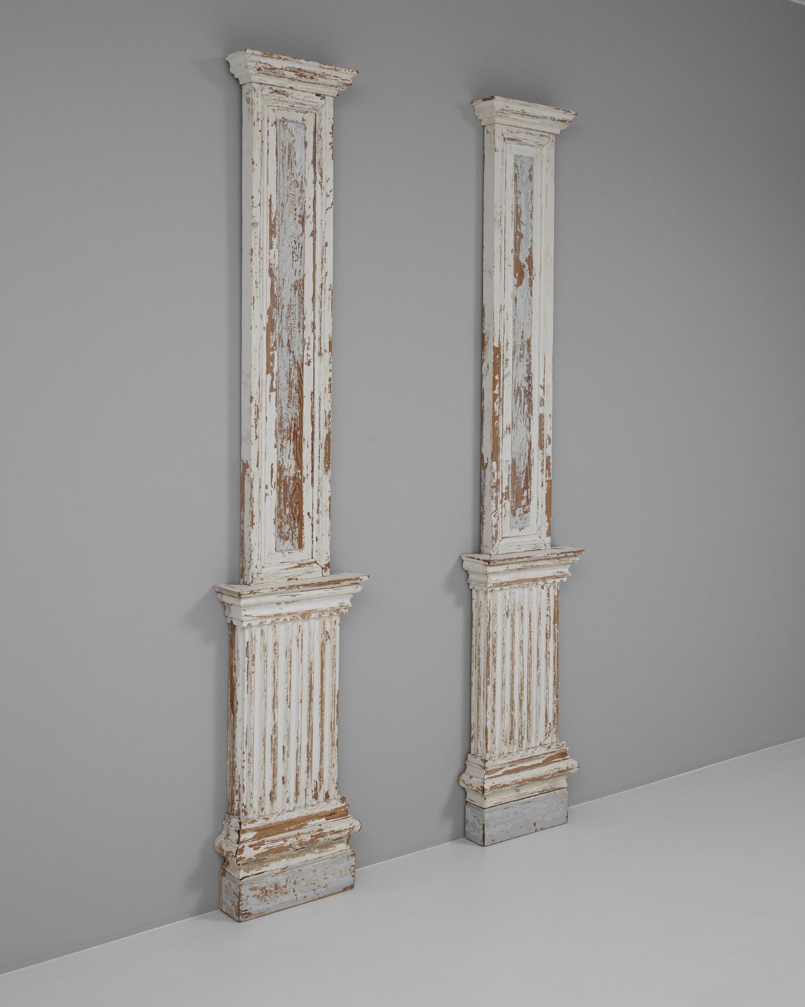 19th Century French Wood White Patinated Columns, a Pair In Good Condition For Sale In High Point, NC