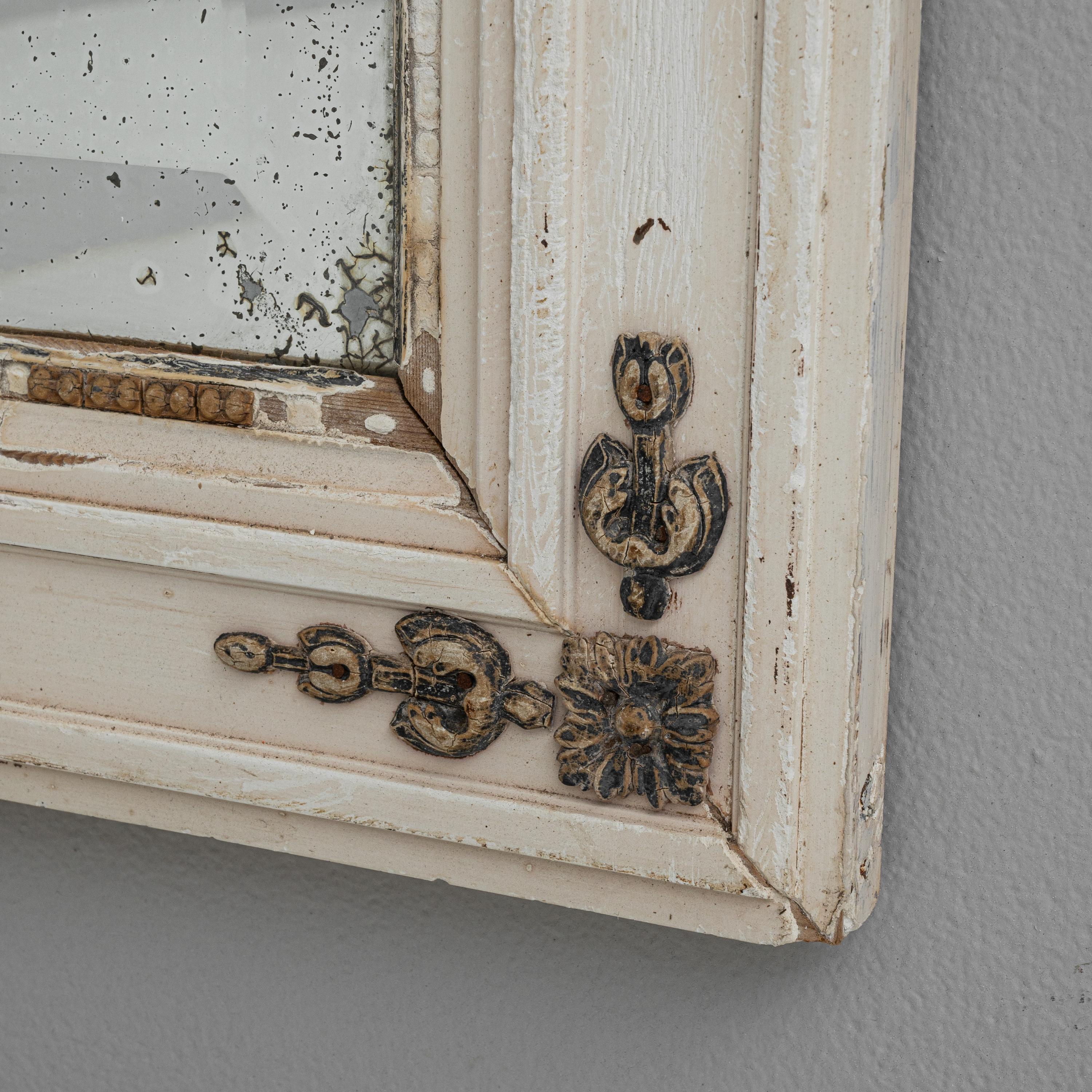 19th Century French Wood White Patinated Mirror For Sale 10