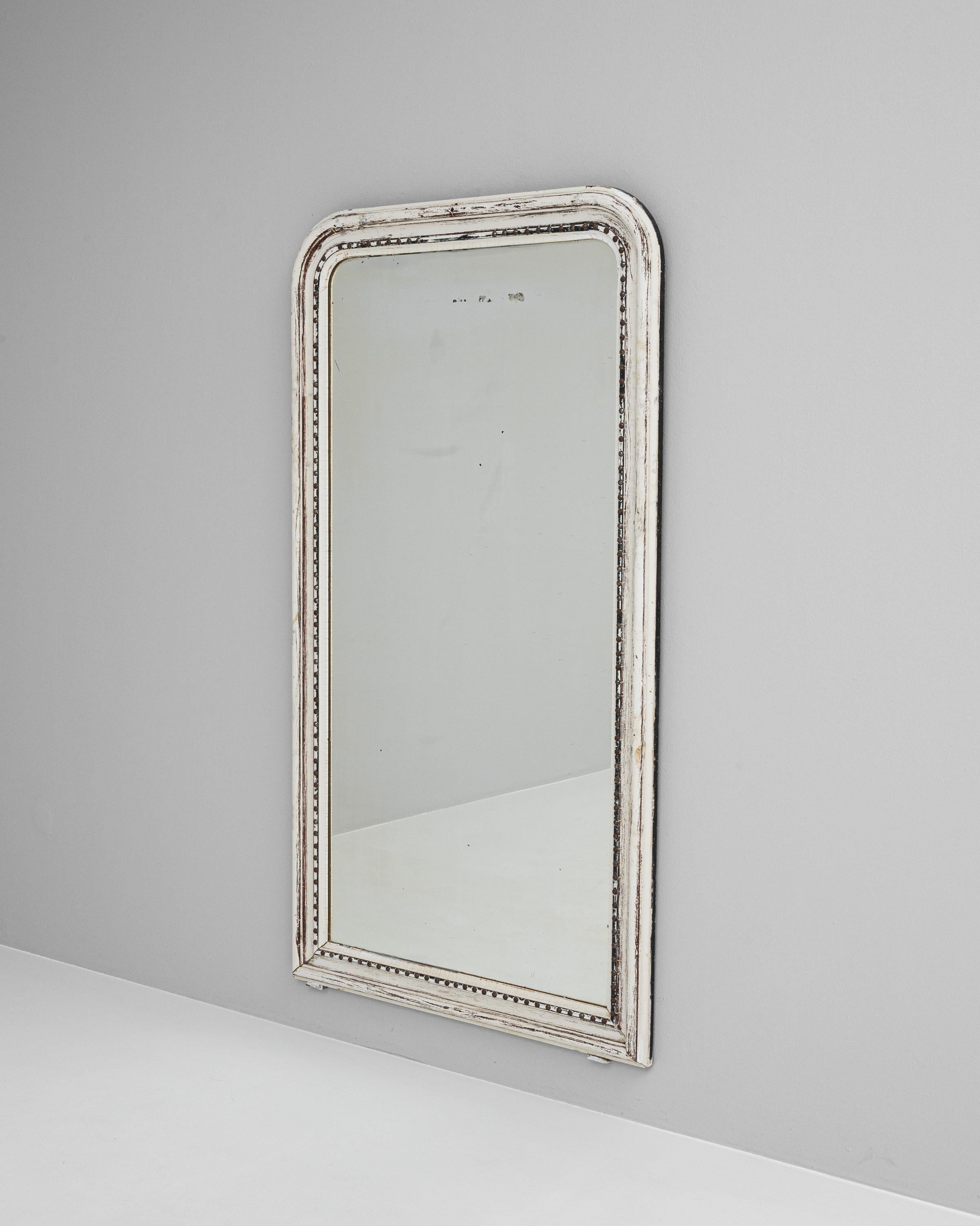 19th Century French Wood White Patinated Mirror In Good Condition For Sale In High Point, NC