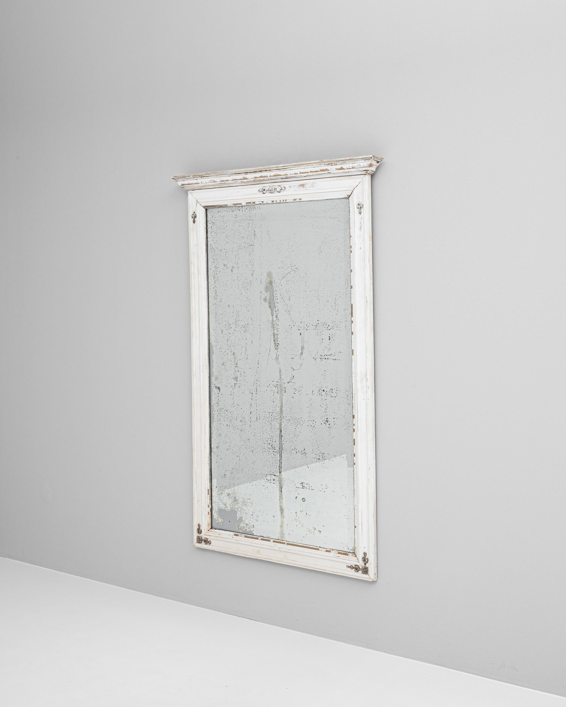 19th Century French Wood White Patinated Mirror For Sale 1