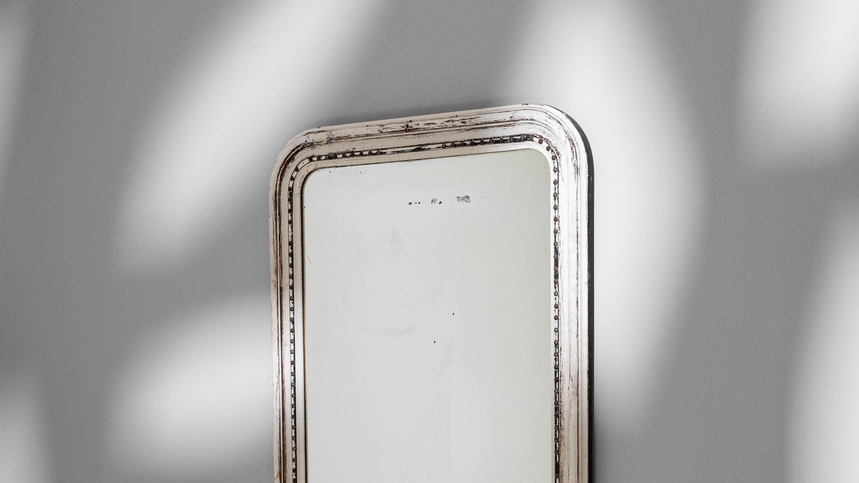 Französischer weiß patinierter Holzspiegel aus dem 19. Jahrhundert im Angebot 5