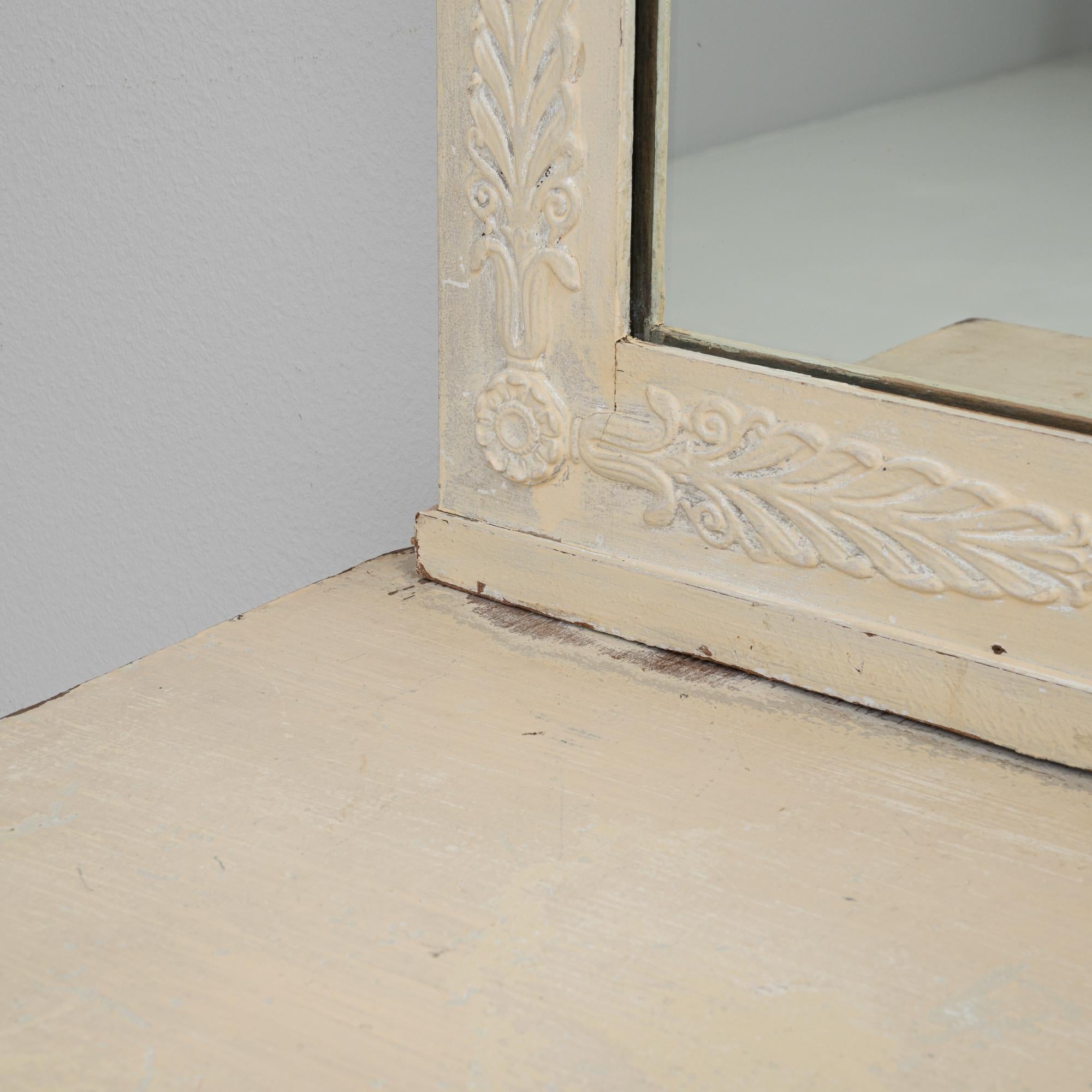 Tocador Francés del Siglo XIX de Madera Patinada Blanca en venta 6