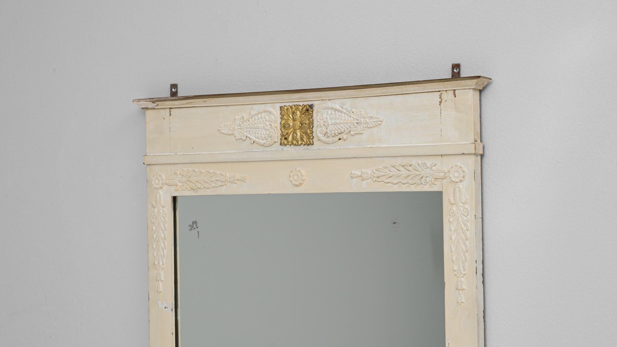 Tocador Francés del Siglo XIX de Madera Patinada Blanca en venta 7