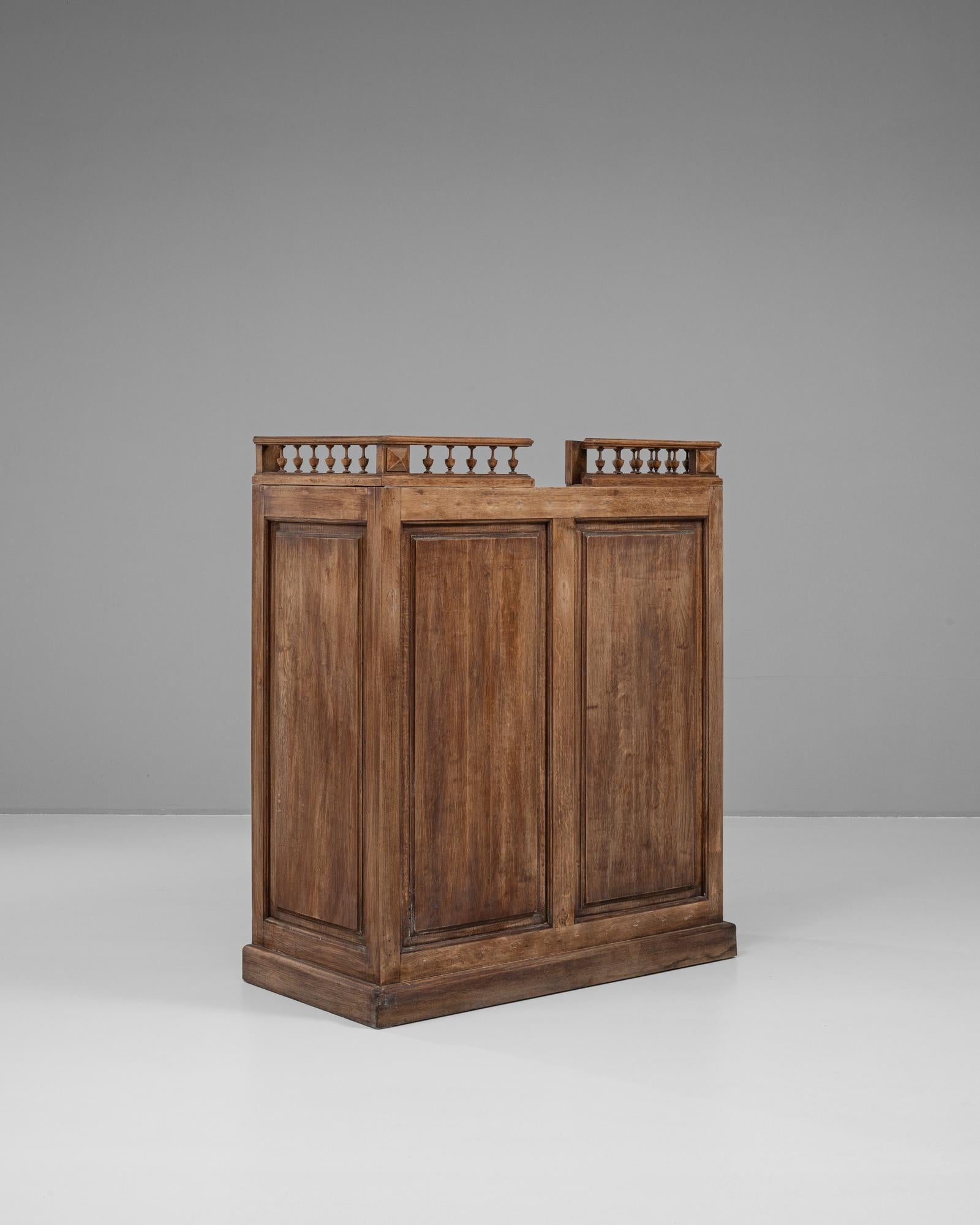 19th Century French Wooden Bar In Good Condition For Sale In High Point, NC