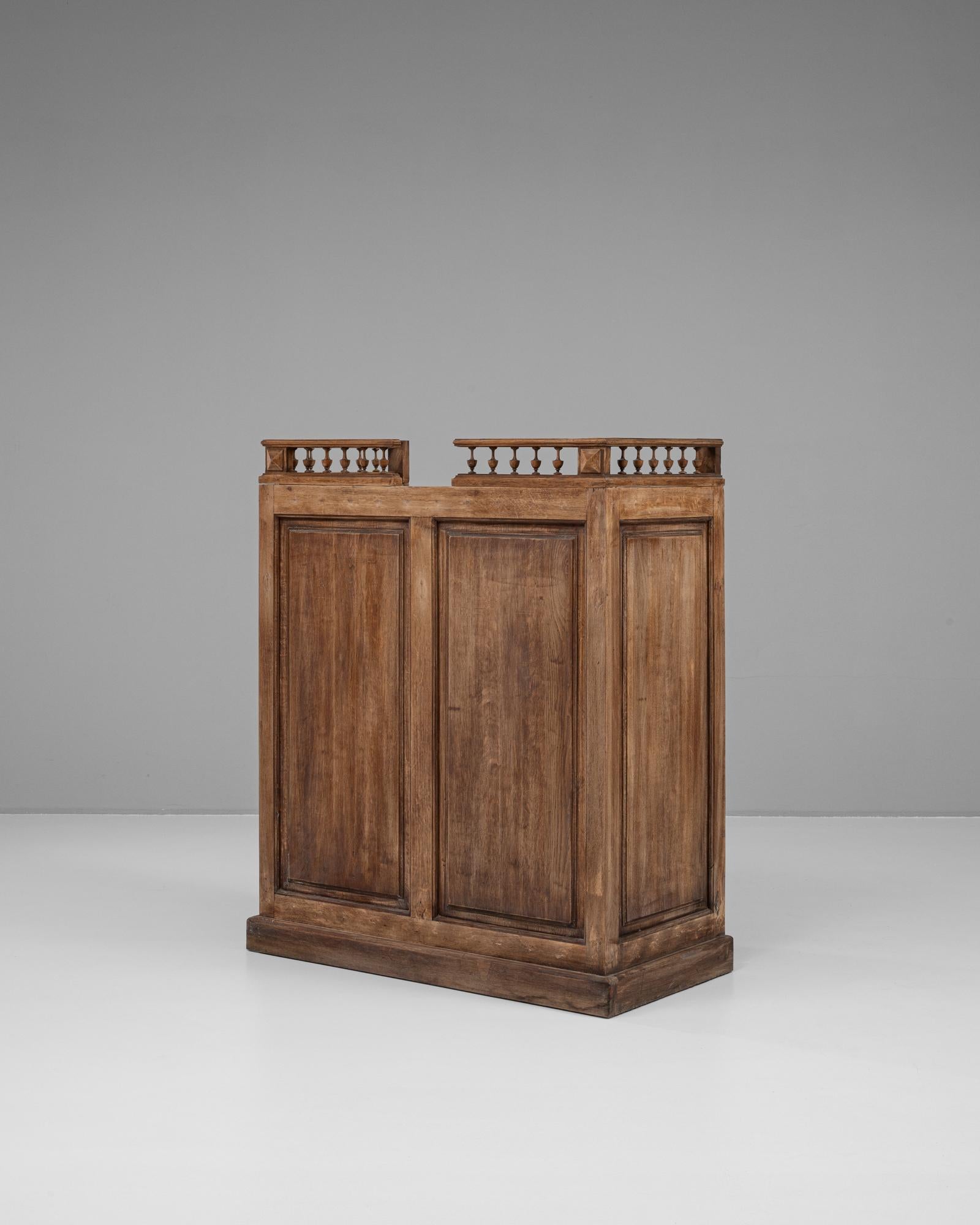 19th Century French Wooden Bar For Sale 4
