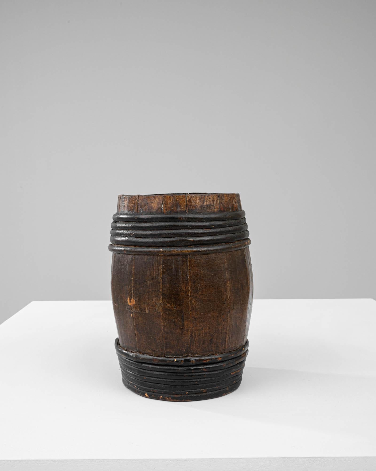 19th Century French Wooden Barrel In Good Condition For Sale In High Point, NC