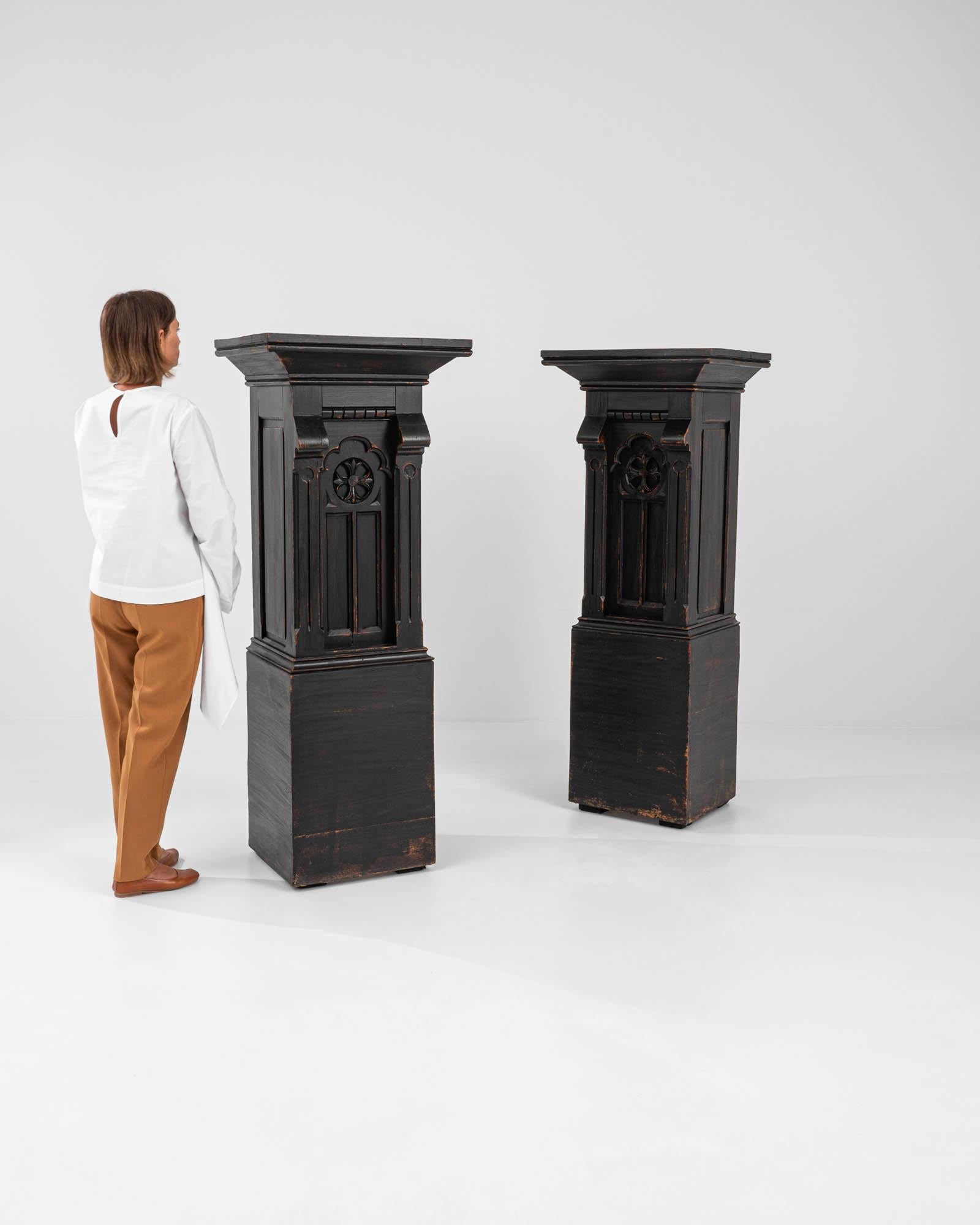 19th Century French Wooden Black Patinated Pedestals, Set of 2 In Good Condition For Sale In High Point, NC