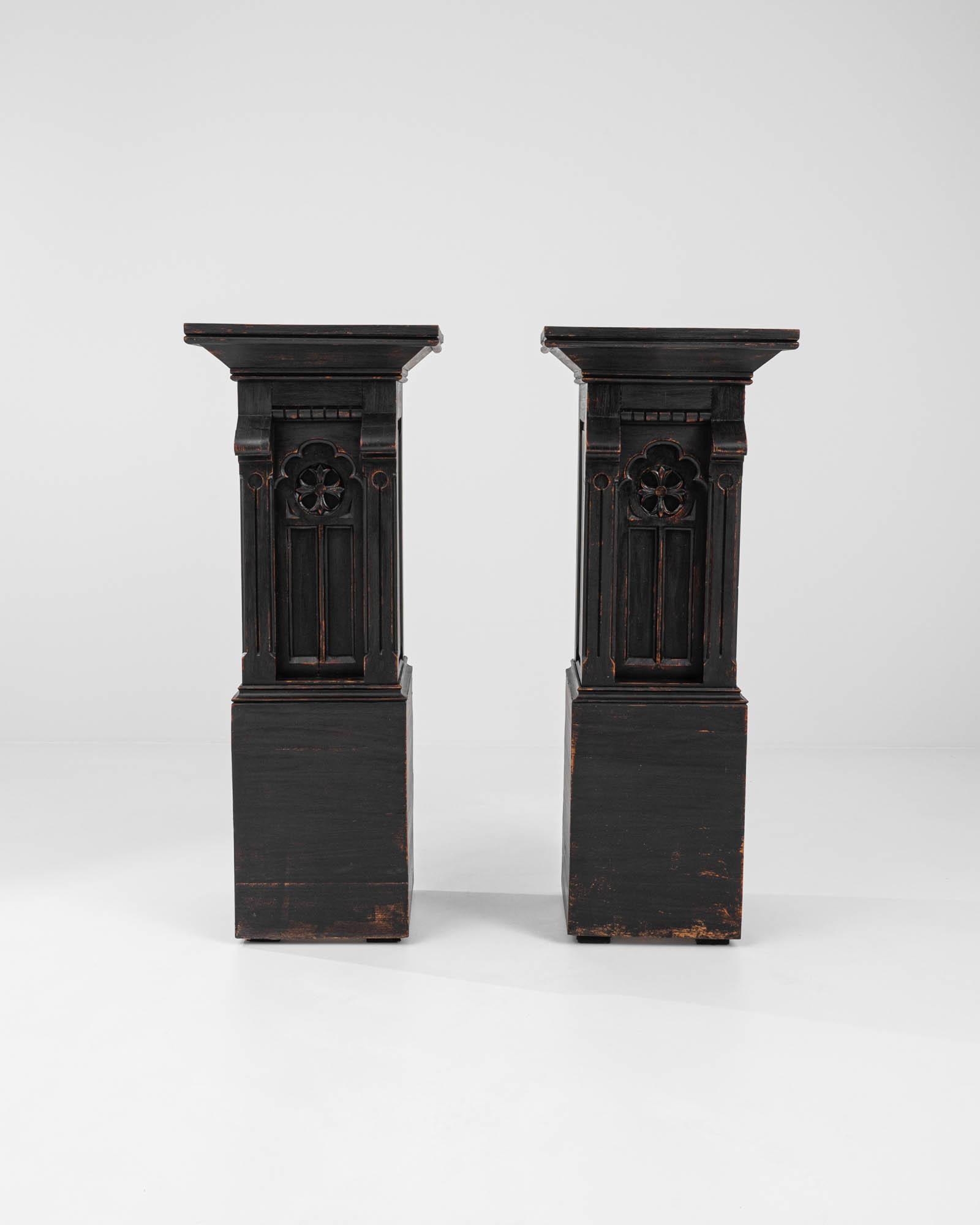 19th Century French Wooden Black Patinated Pedestals, Set of 2 For Sale 1