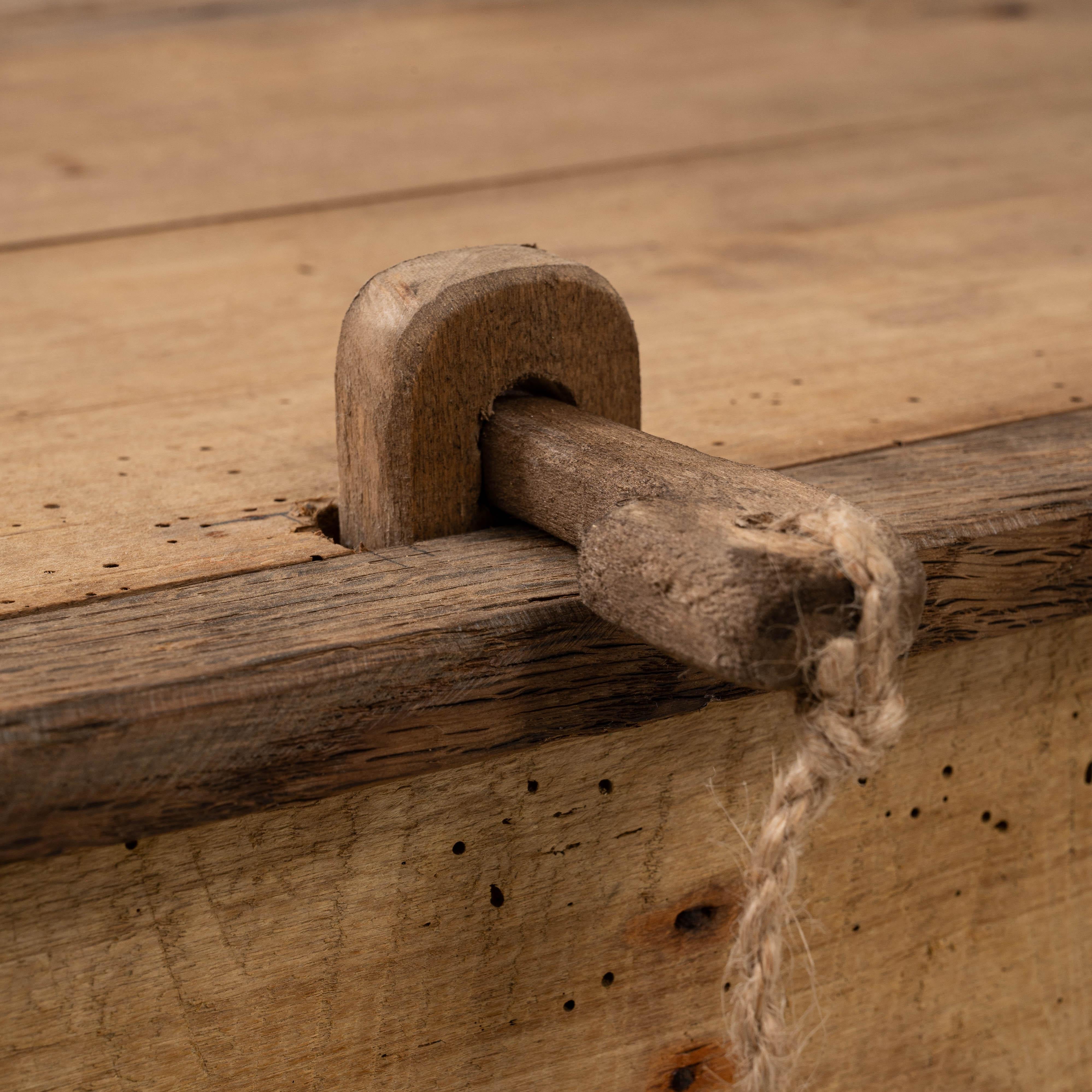 Cassapanca francese in legno del XIX secolo in vendita 7