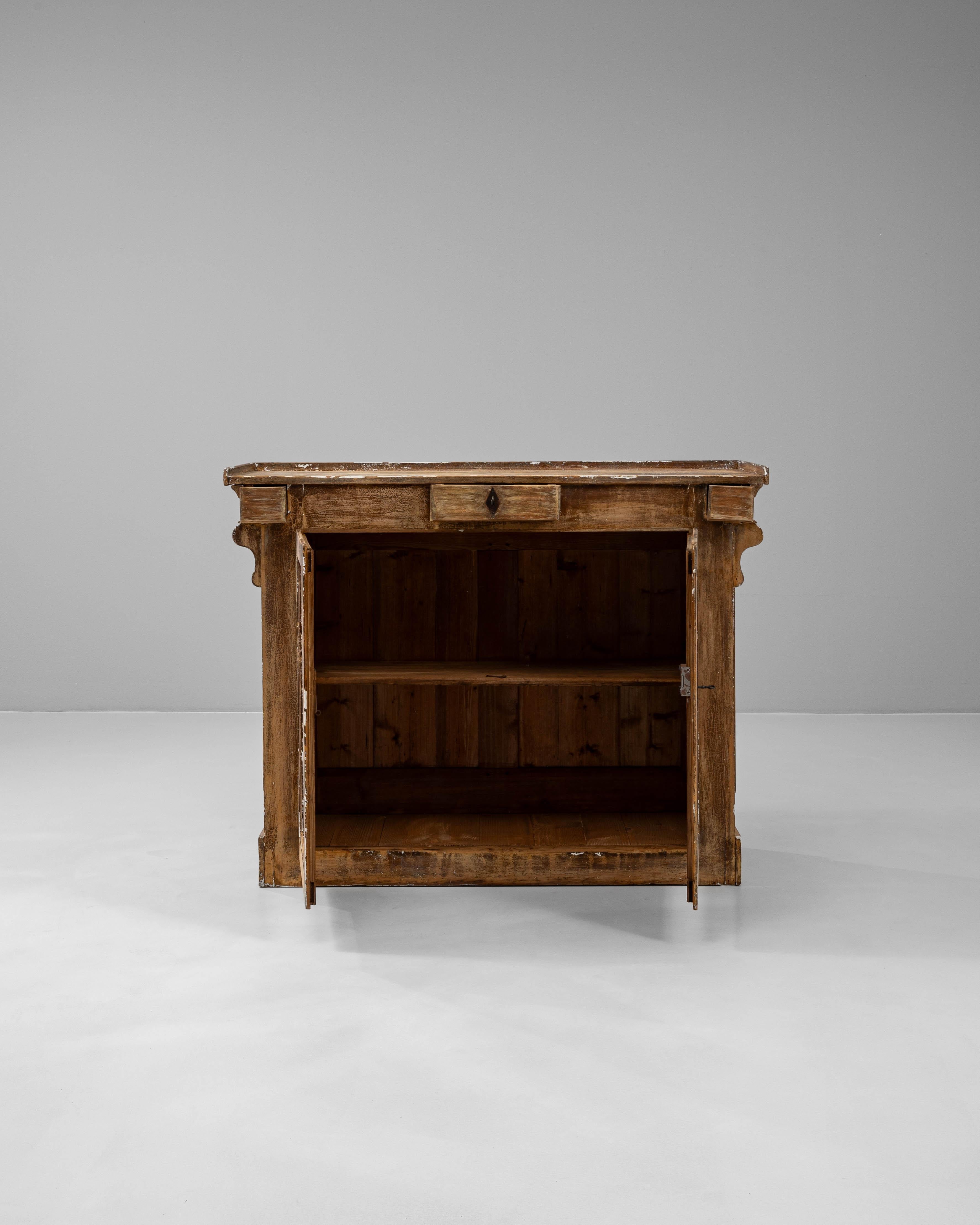 19th Century French Wooden Buffet (Französisch) im Angebot