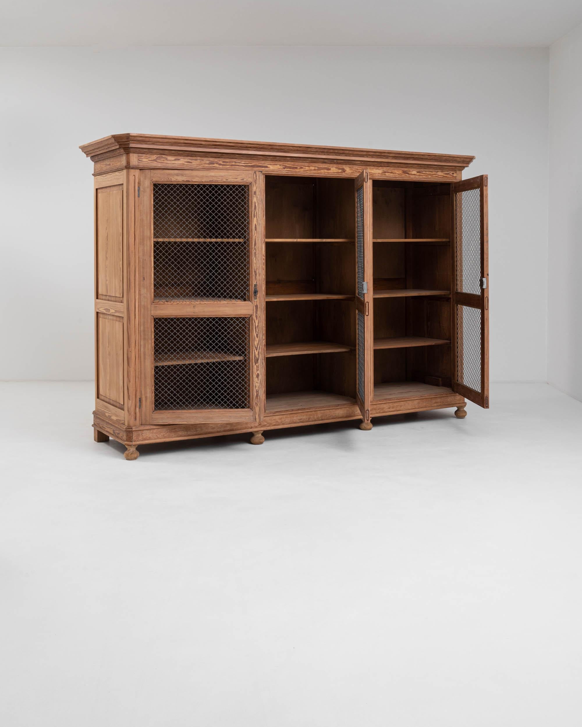 Métal Cabinet en bois français du 19ème siècle en vente