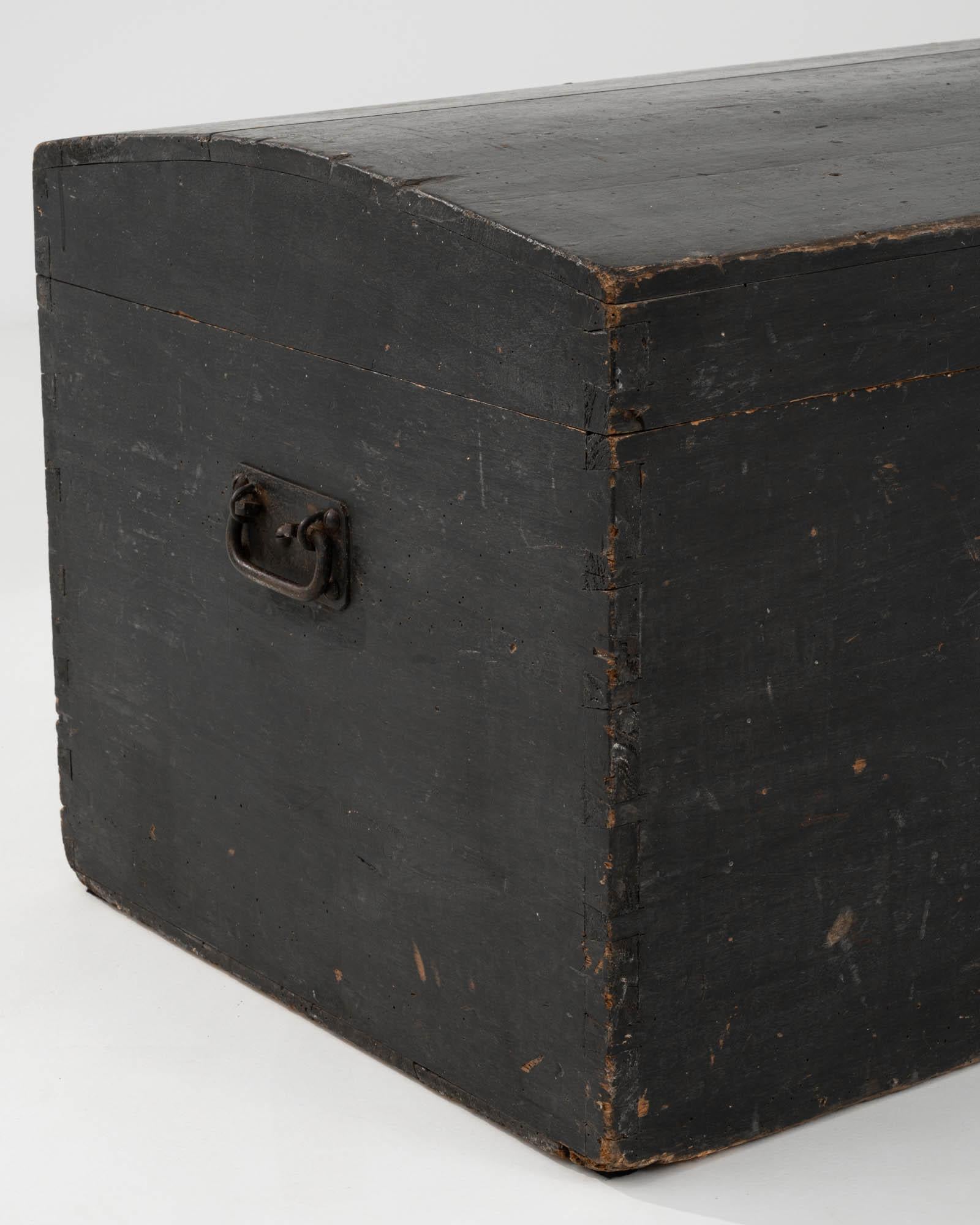 19th Century French Wooden Chest For Sale 4