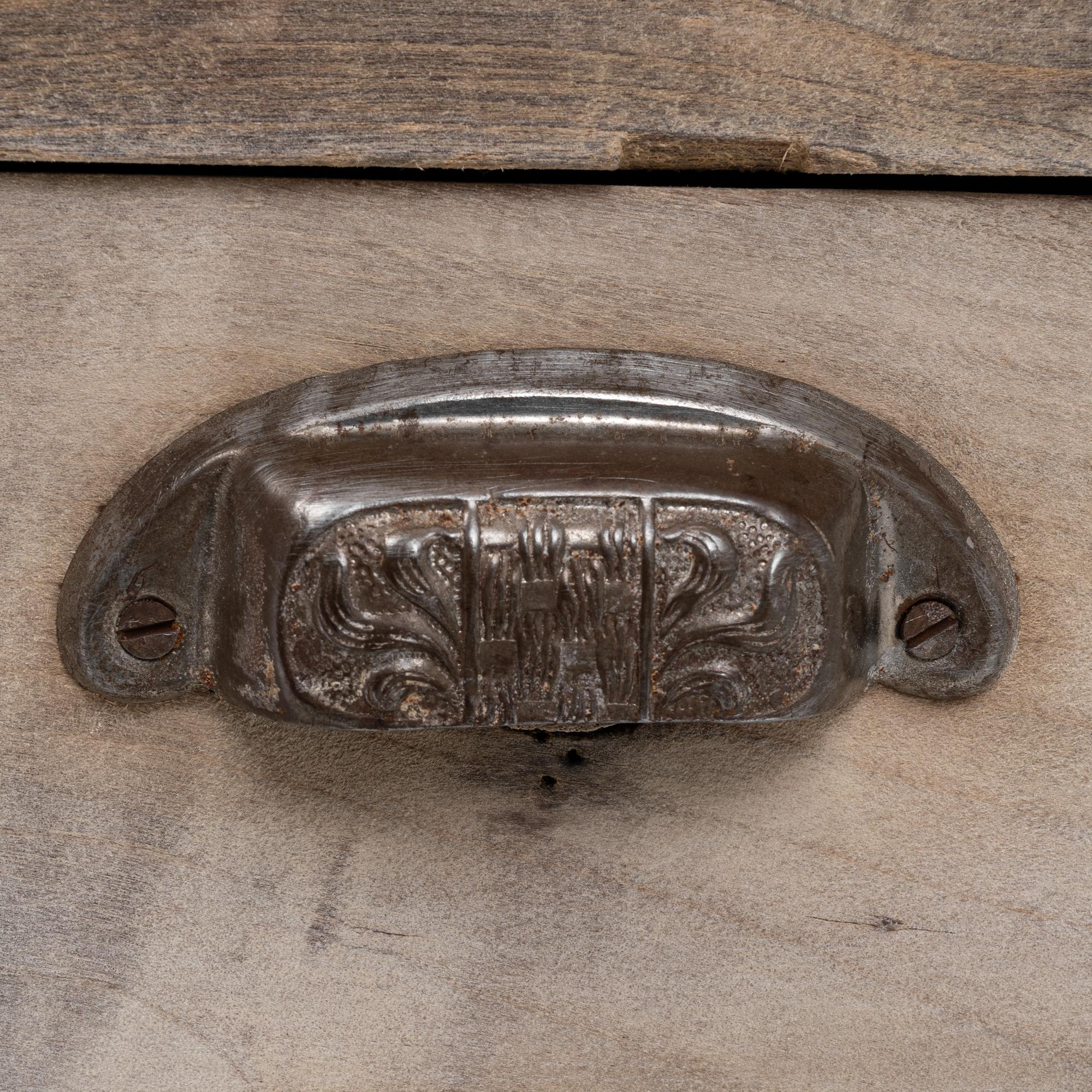 Commode en bois française du 19ème siècle en vente 4