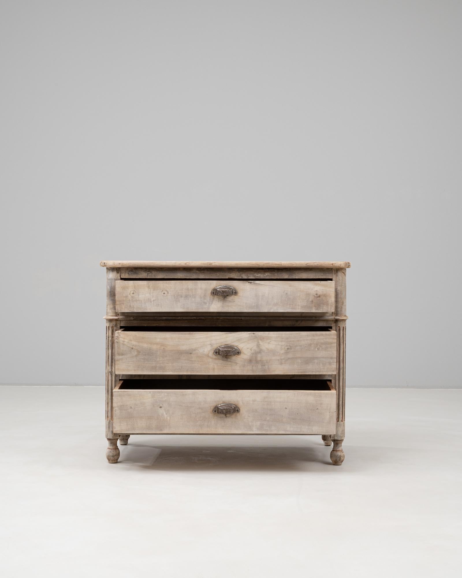 Commode en bois française du 19ème siècle Bon état - En vente à High Point, NC