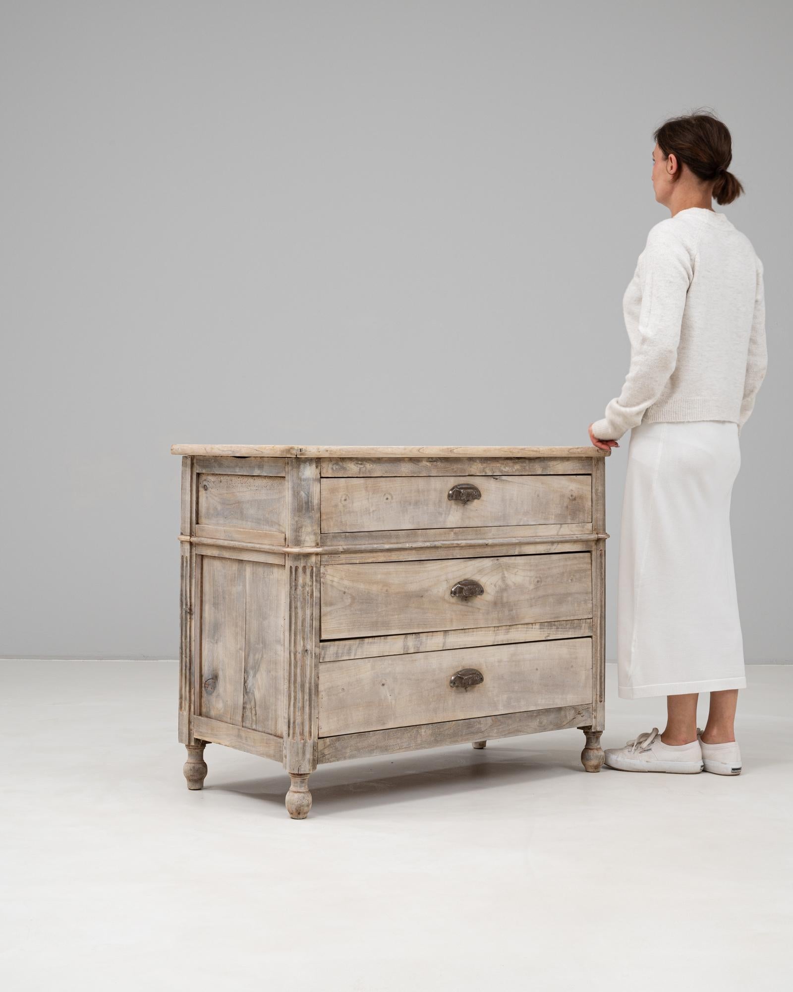 Commode en bois française du 19ème siècle en vente 1