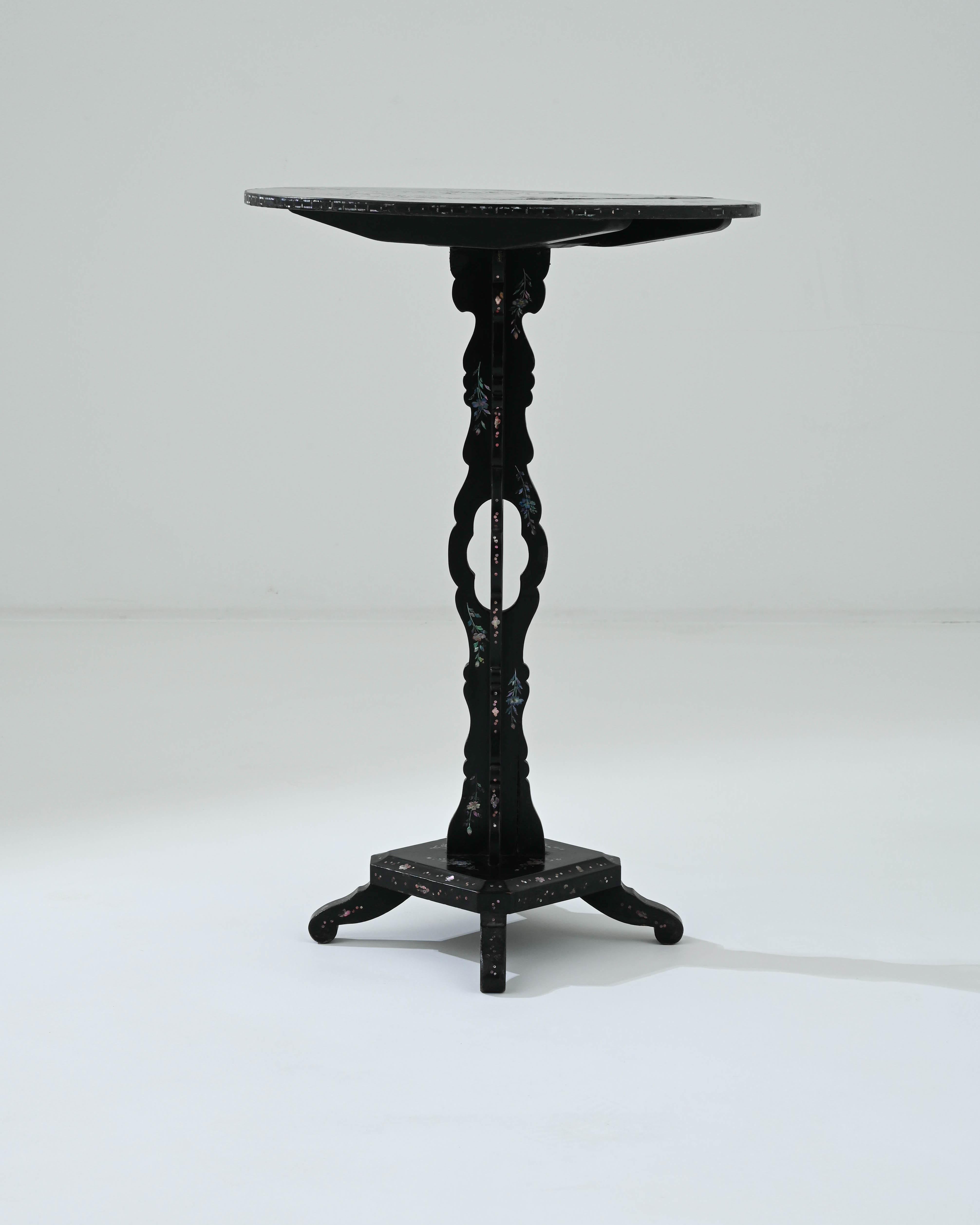 19th Century French Wooden Chinoiserie Table For Sale 2