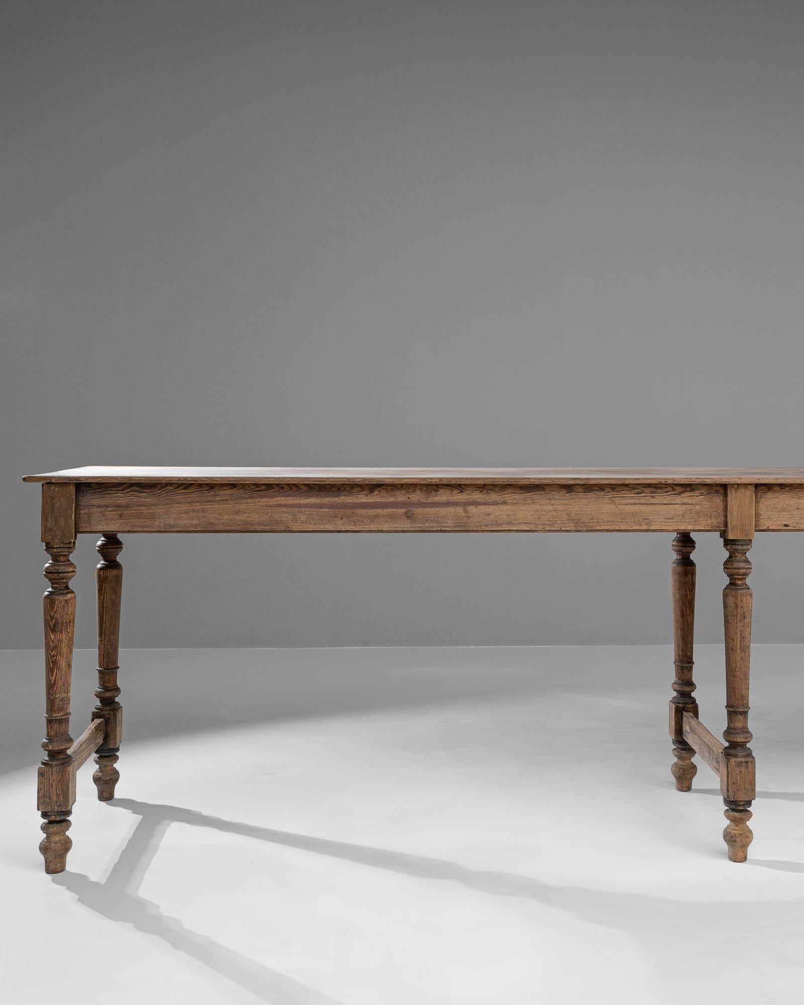 Table de salle à manger en bois du 19e siècle Bon état - En vente à High Point, NC