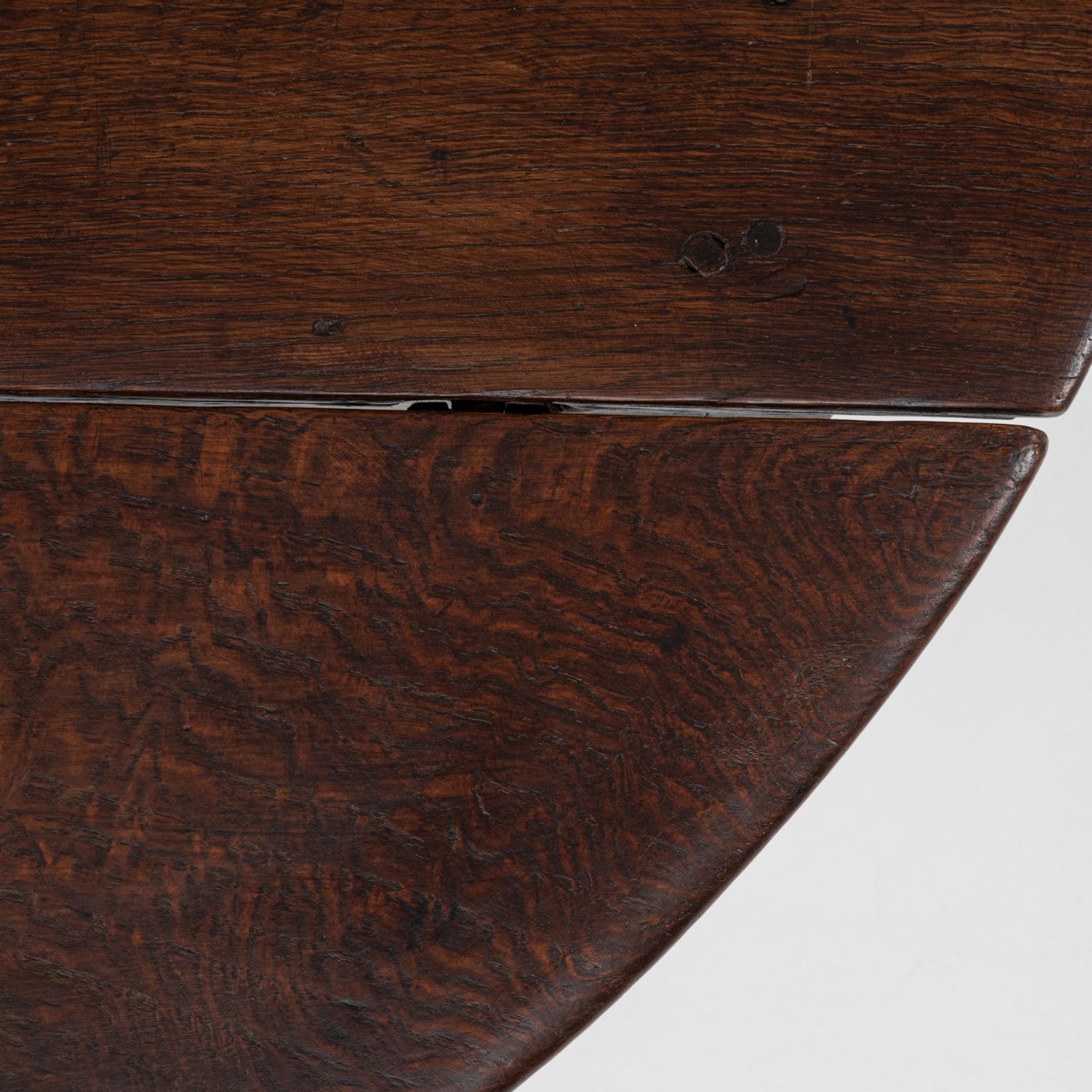 19th Century French Wooden Drop Leaf Table In Original Patina en venta 6