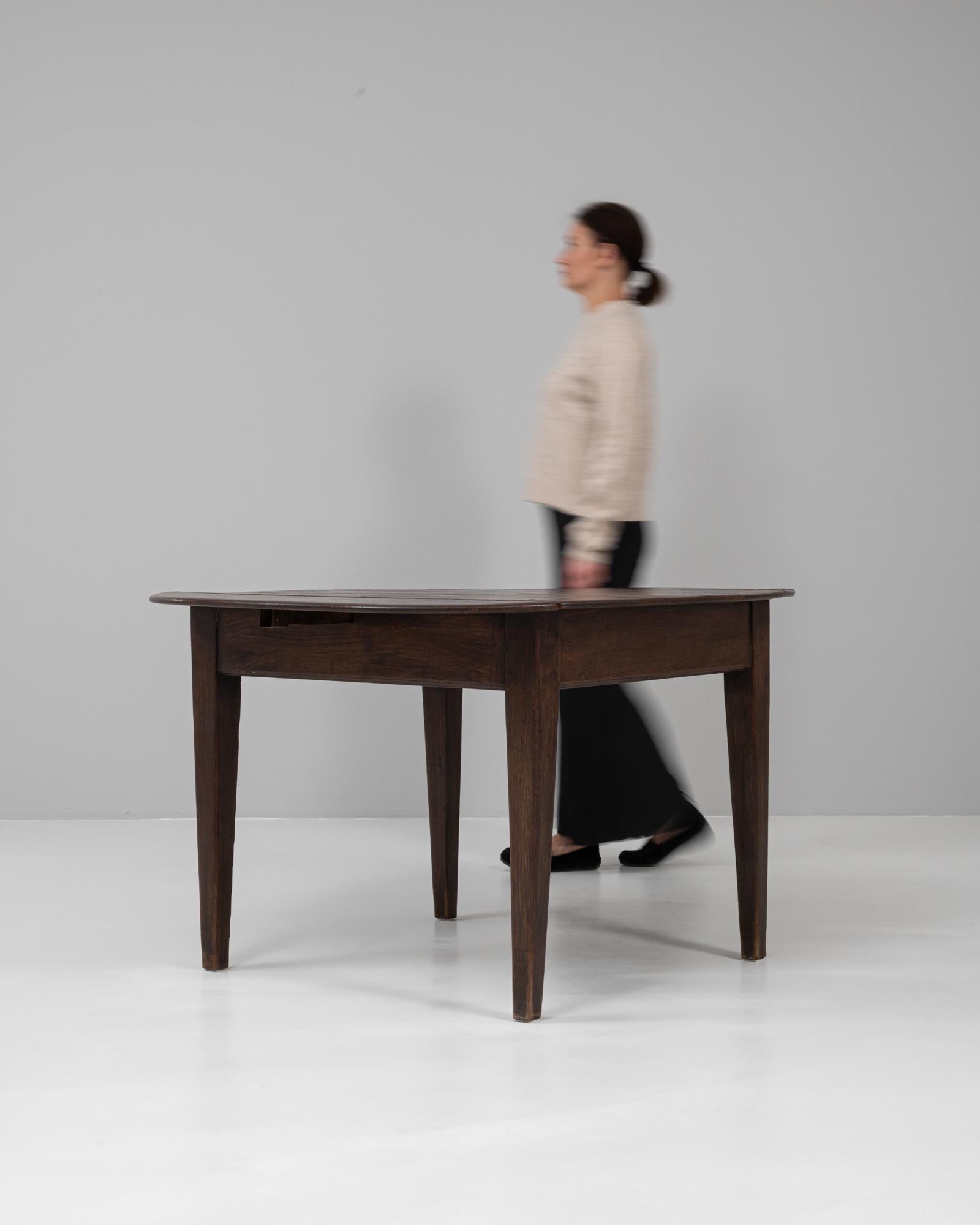 19th Century French Wooden Drop Leaf Table In Original Patina en venta 1