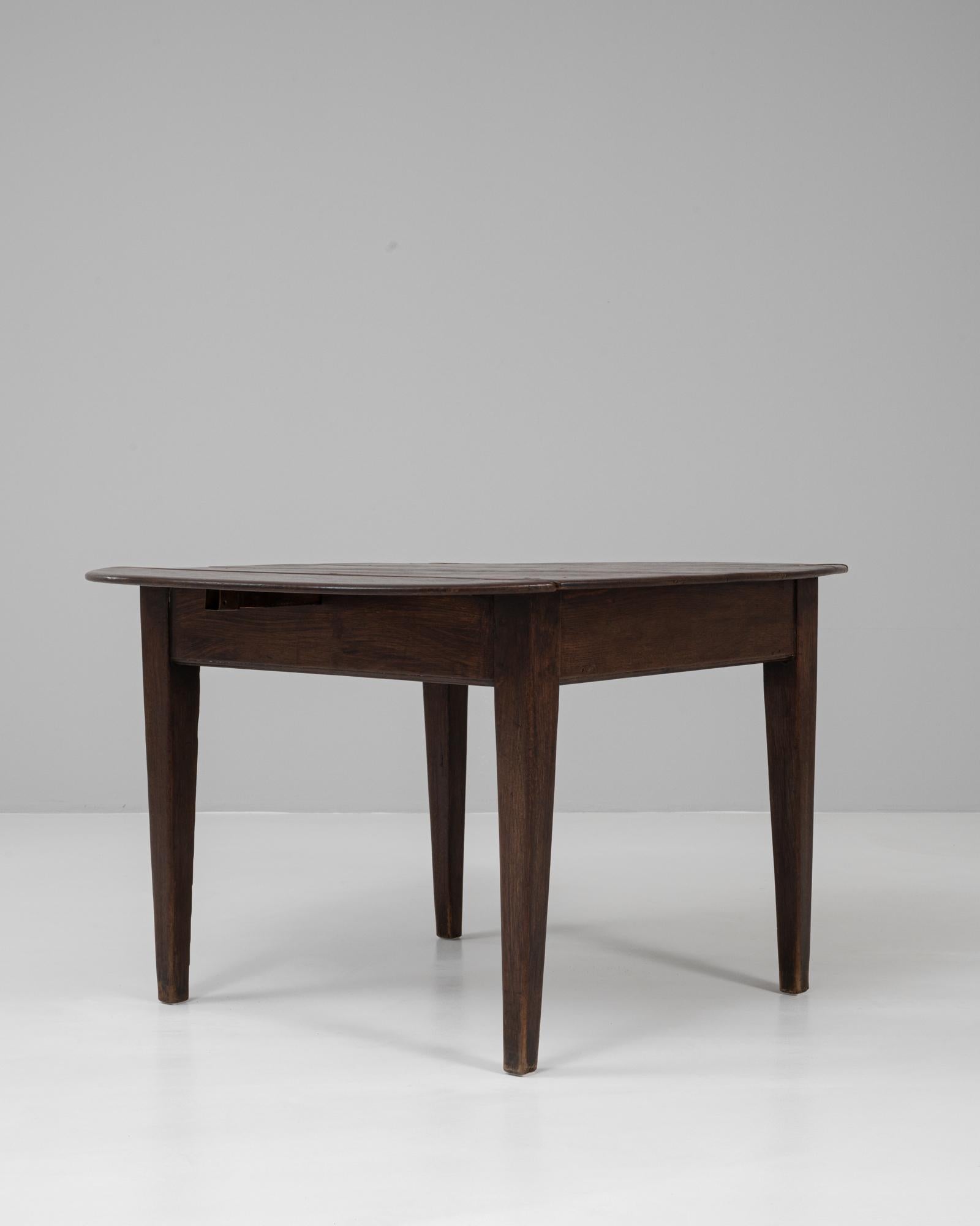 19th Century French Wooden Drop Leaf Table In Original Patina en venta 2
