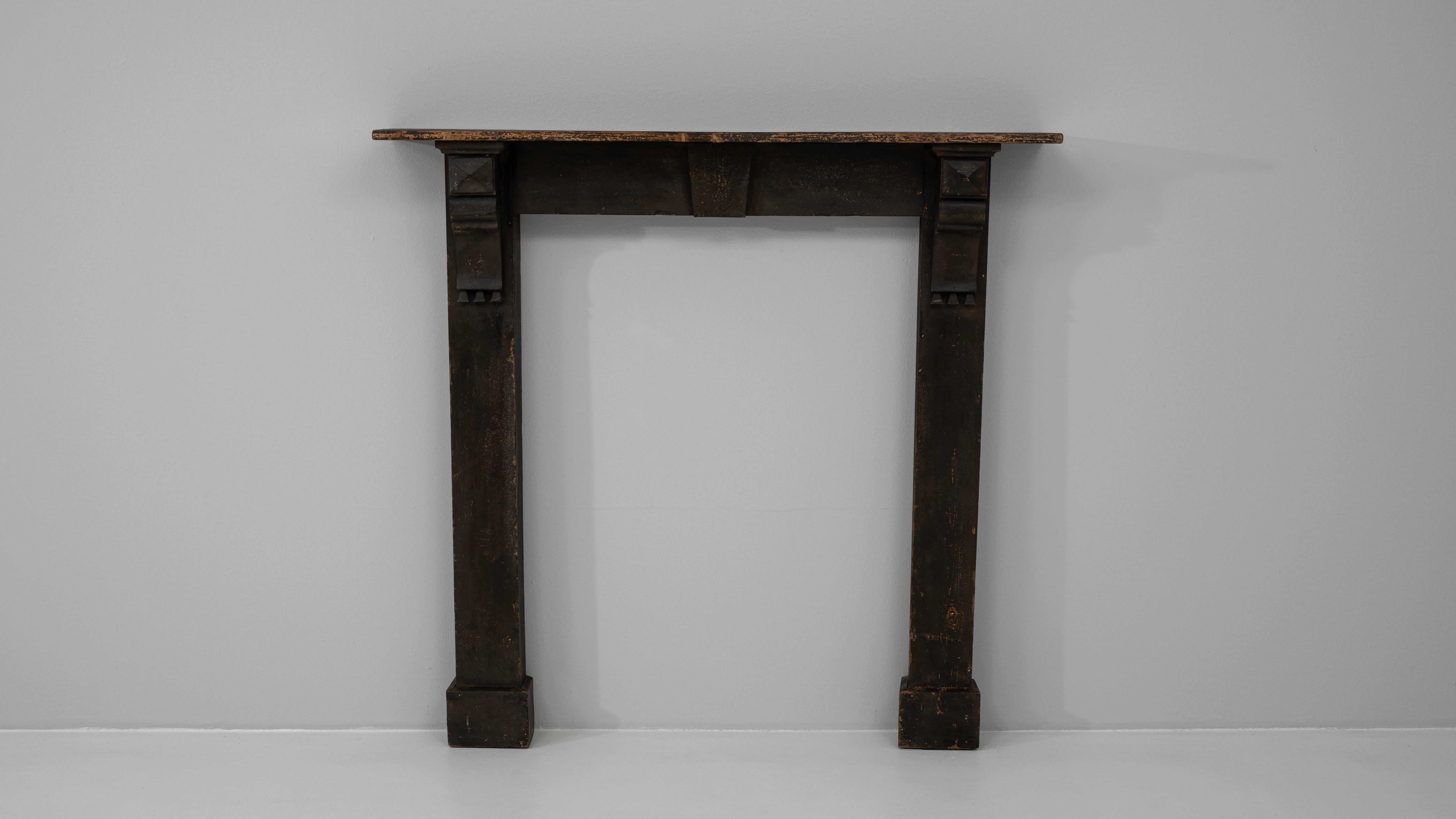 Französischer Holzkamin aus dem 19. im Zustand „Gut“ im Angebot in High Point, NC
