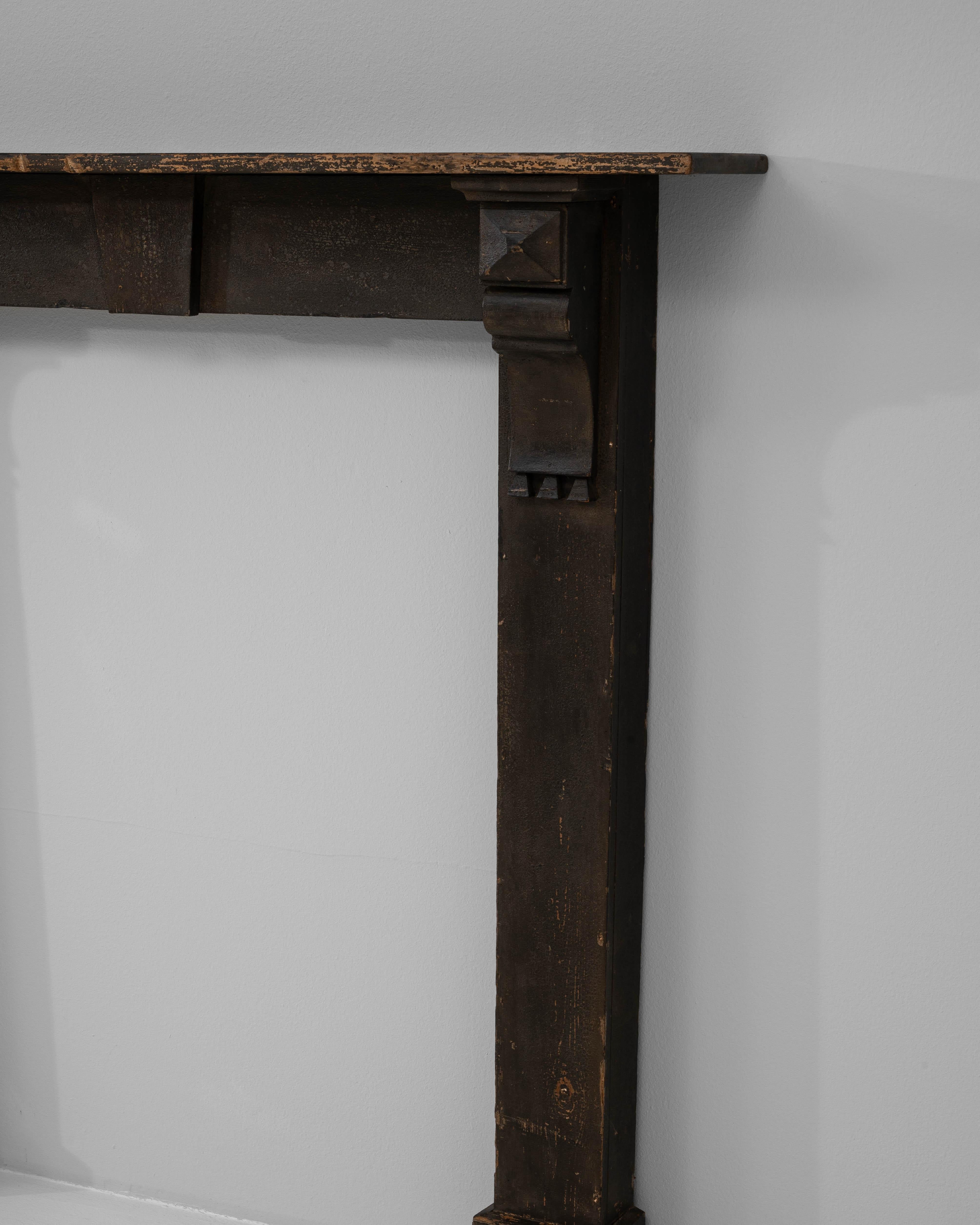 Französischer Holzkamin aus dem 19. (19. Jahrhundert) im Angebot
