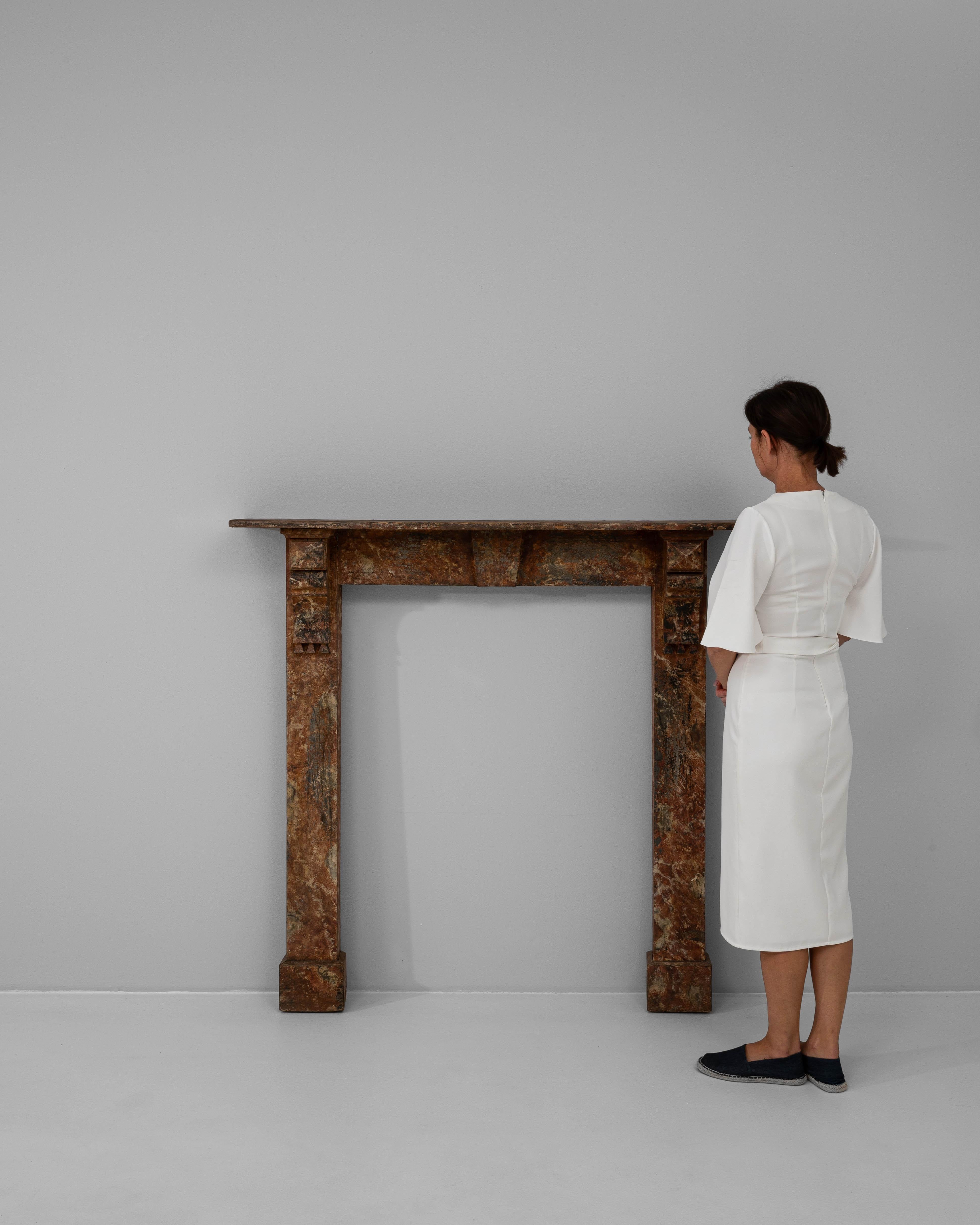 Französischer Holzkamin aus dem 19. (19. Jahrhundert) im Angebot