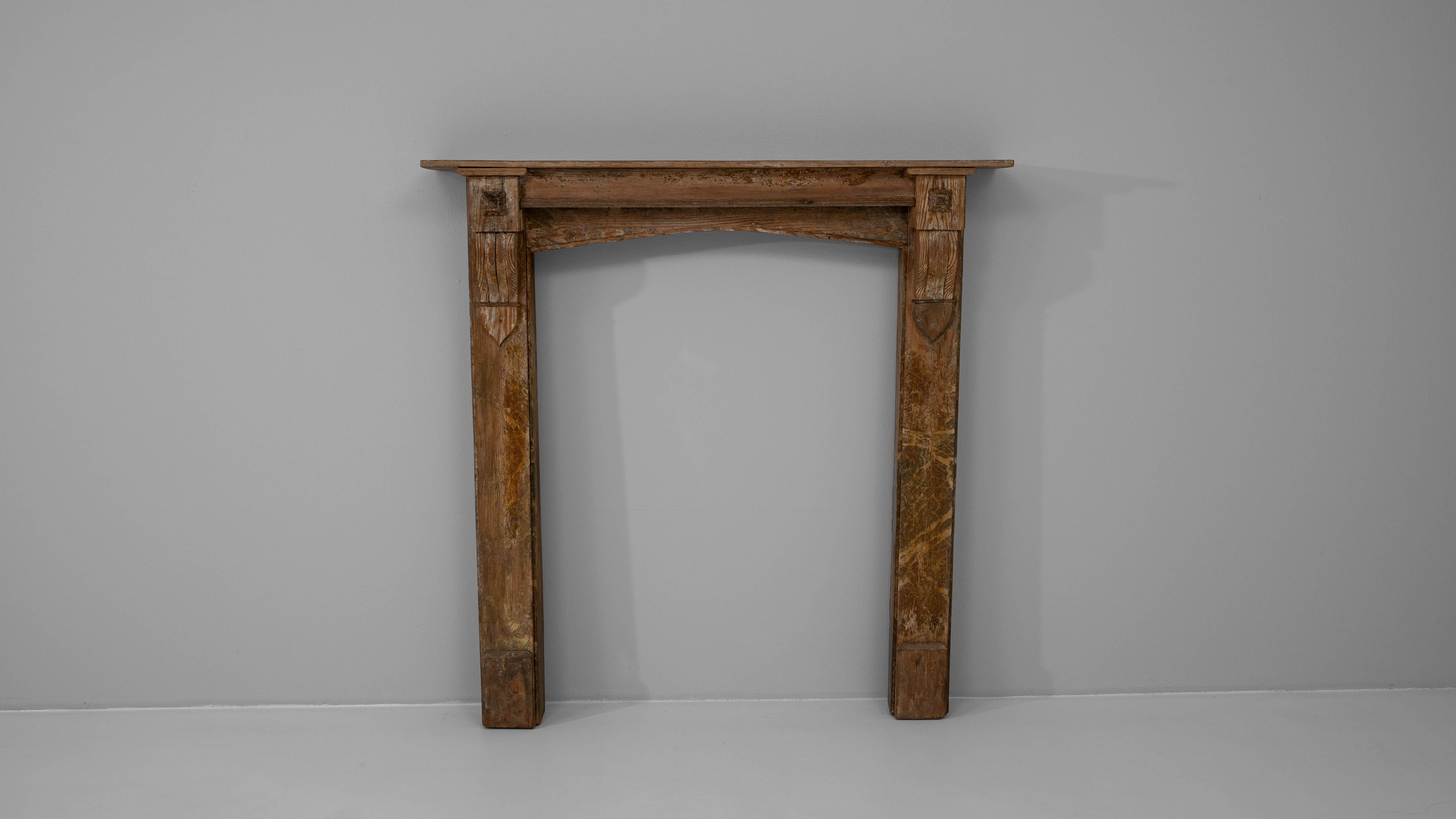 Französischer Holzkamin aus dem 19. im Angebot 1