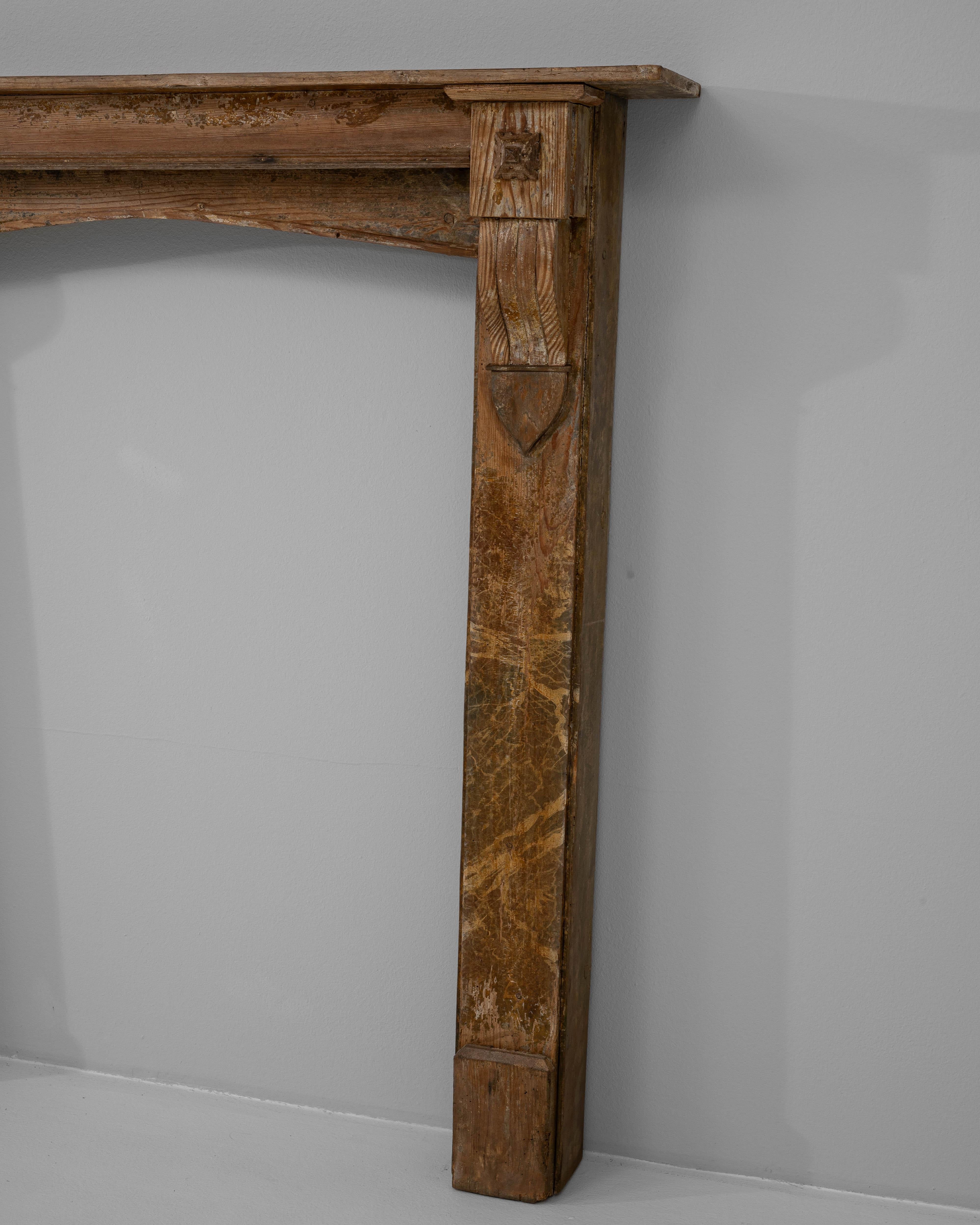 Französischer Holzkamin aus dem 19. im Angebot 4