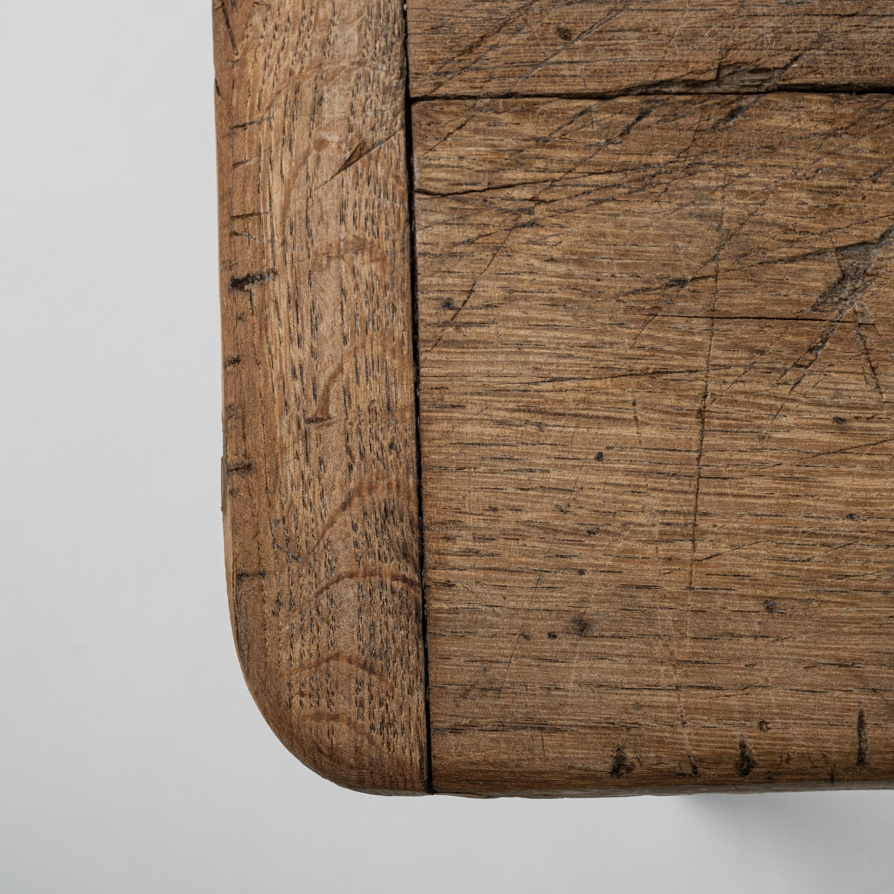 Table d'appoint en bois français du 19ème siècle en vente 6