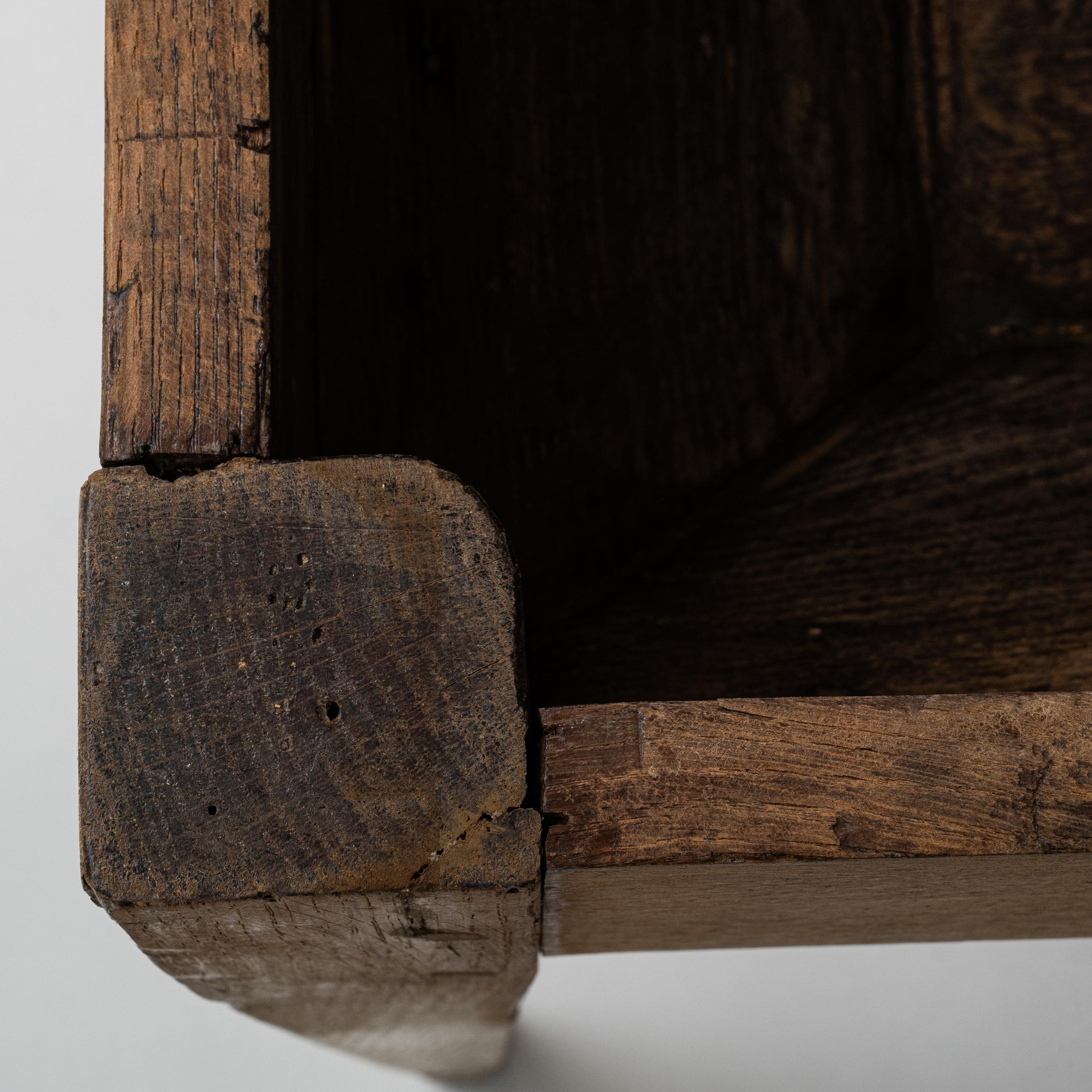 Table d'appoint en bois français du 19ème siècle en vente 7
