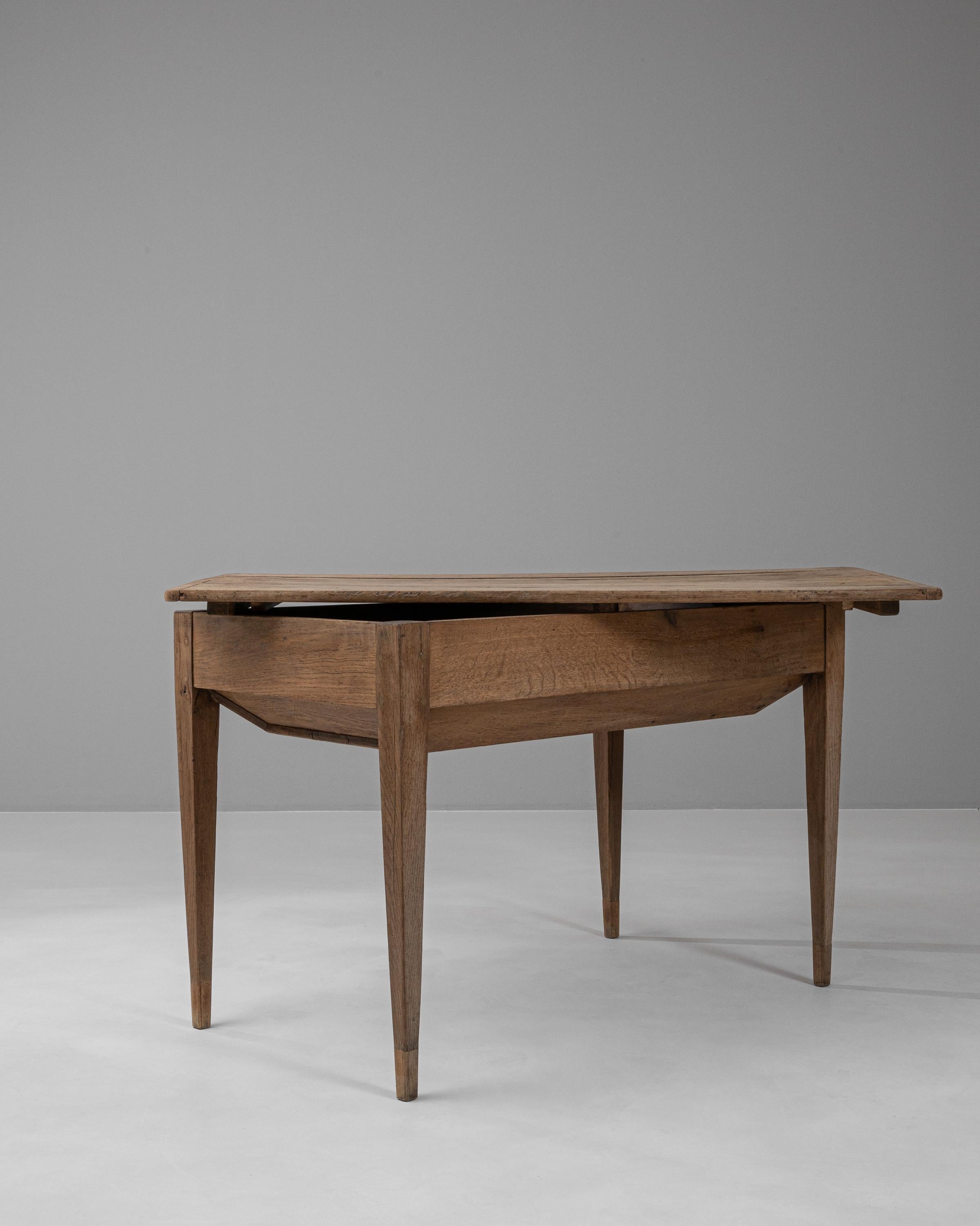 Table d'appoint en bois français du 19ème siècle en vente 1