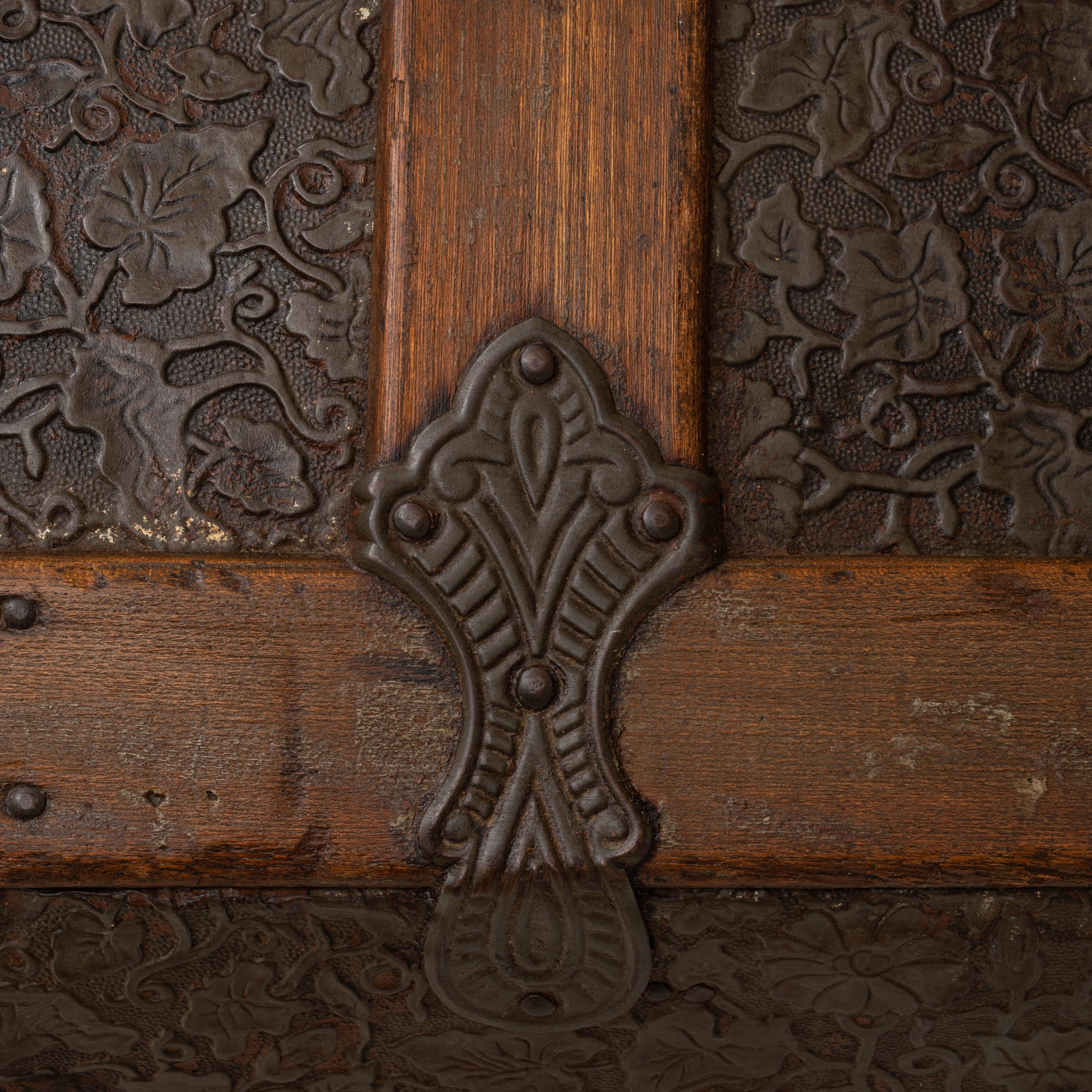 Baúl de madera francés del siglo XIX en venta 11