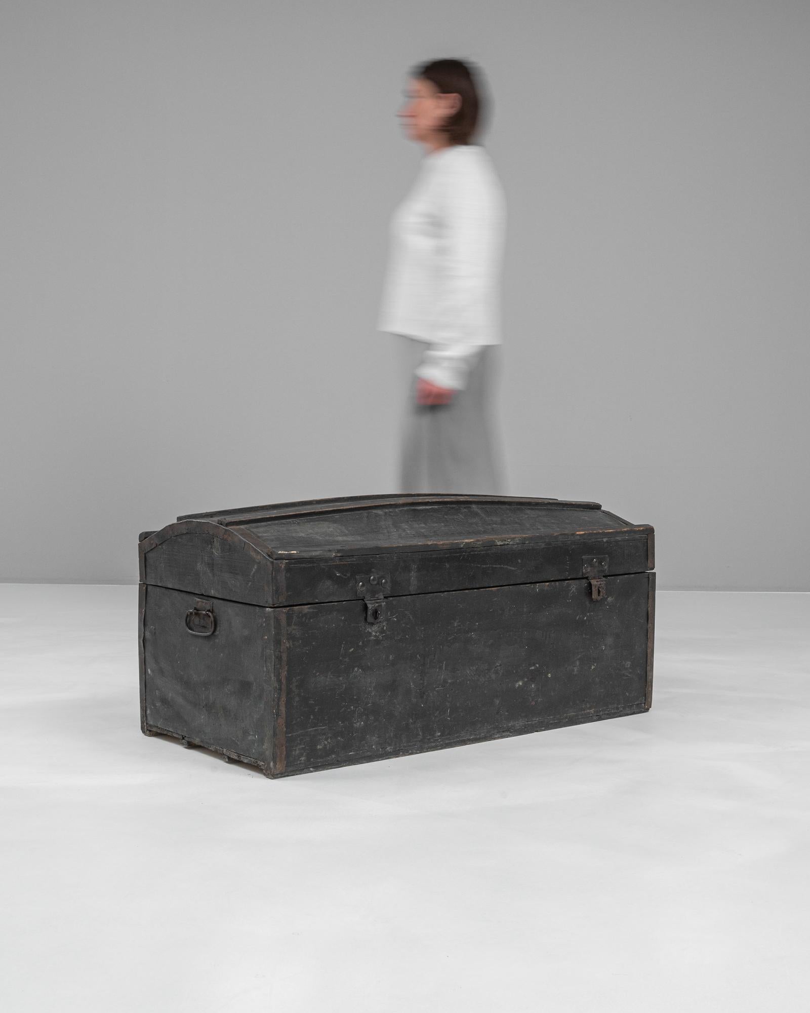 19th Century French Wooden Trunk 3